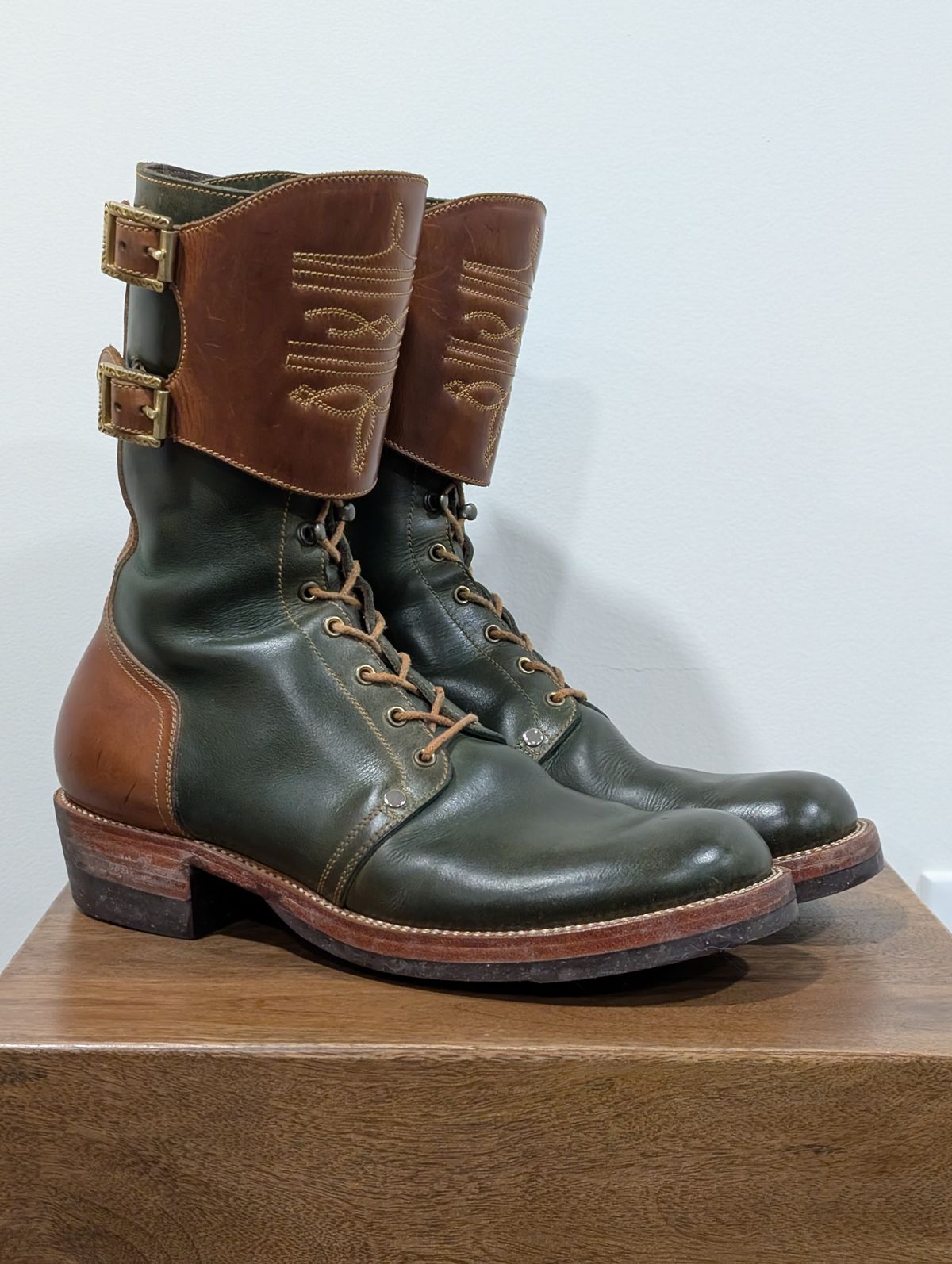Photo by Roflround on December 6, 2025 of the Fortis Boots Custom Model in Indonesian Medium Brown Pull Up & Indonesian Olive.
