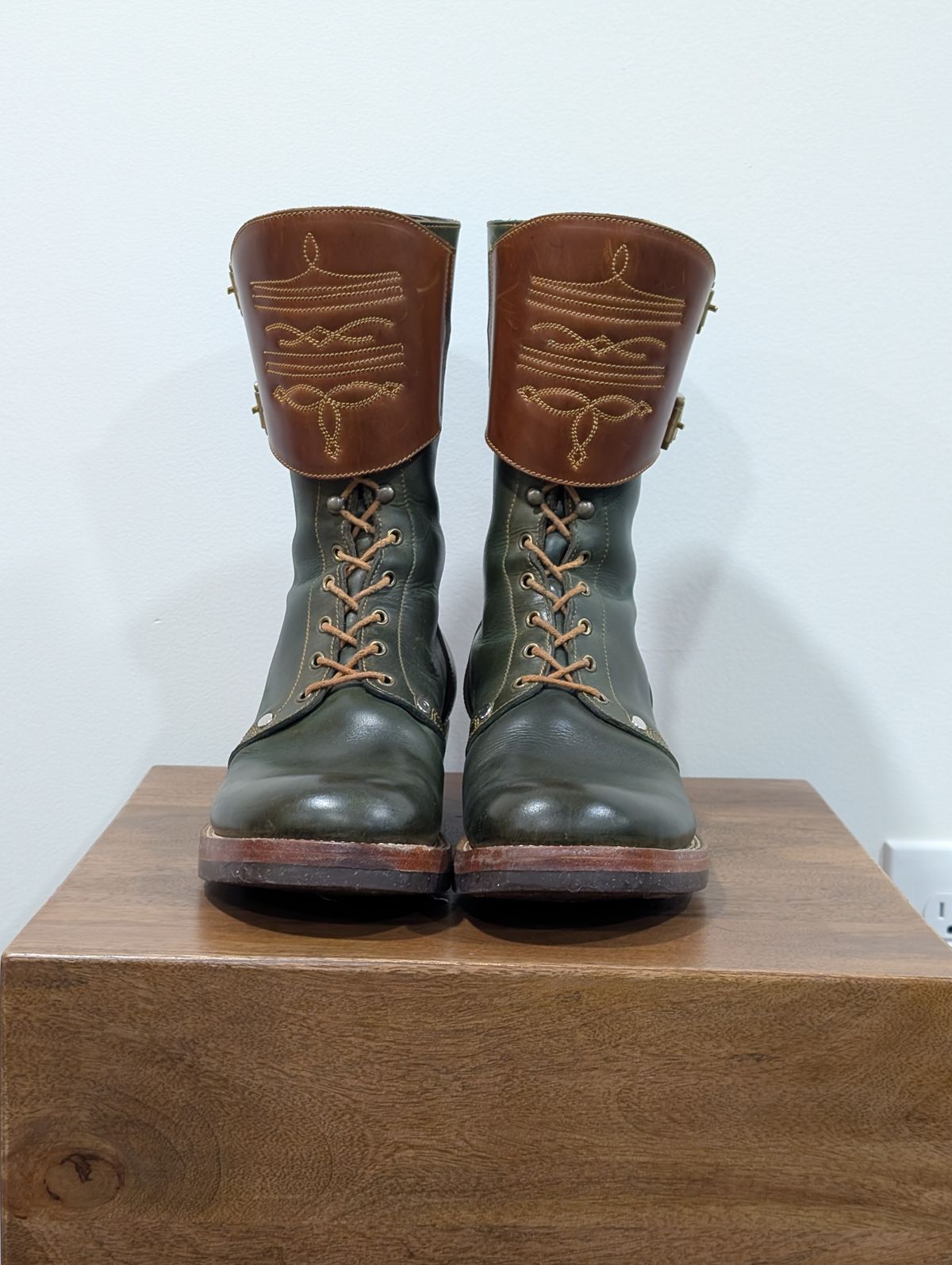 Photo by Roflround on December 6, 2025 of the Fortis Boots Custom Model in Indonesian Medium Brown Pull Up & Indonesian Olive.