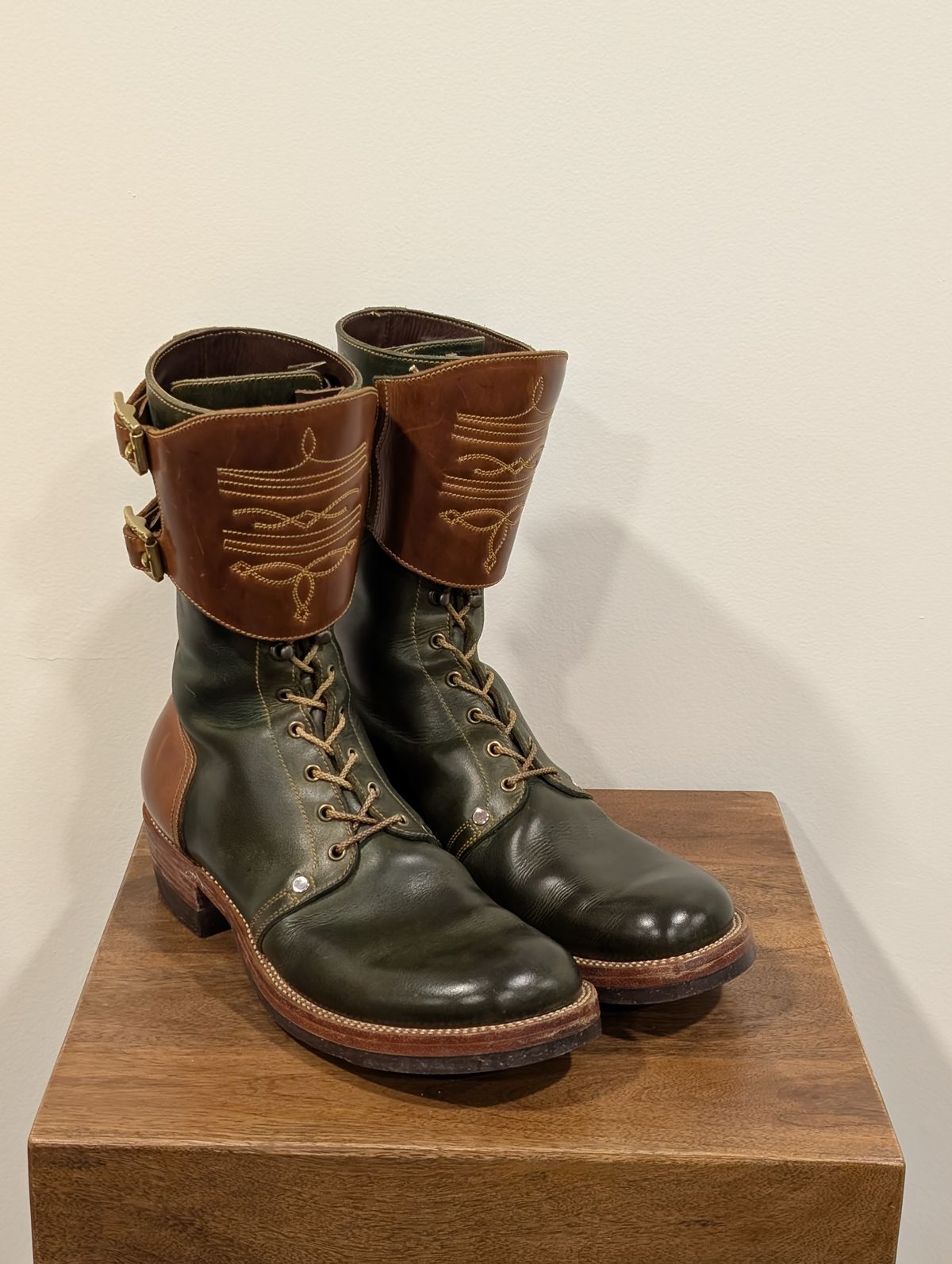 Photo by Roflround on January 2, 2026 of the Fortis Boots Custom Model in Indonesian Medium Brown Pull Up & Indonesian Olive.