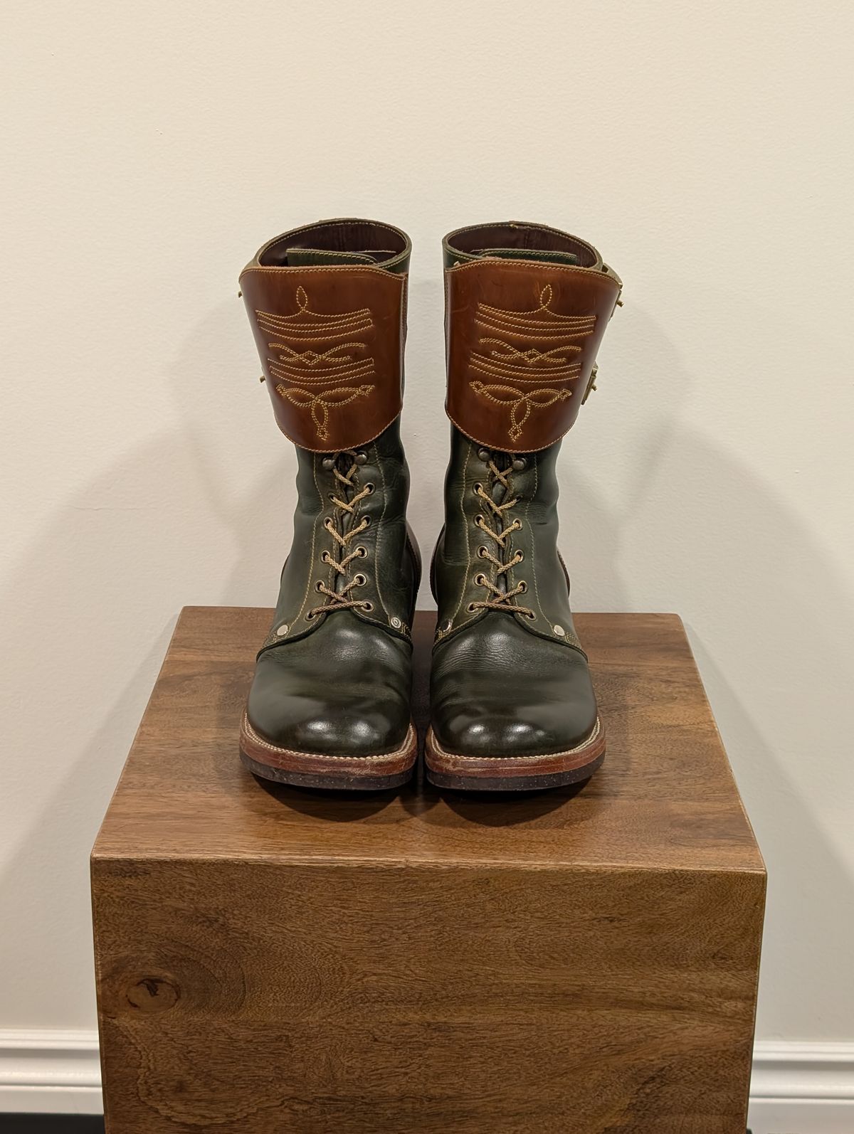 Photo by Roflround on January 2, 2026 of the Fortis Boots Custom Model in Indonesian Medium Brown Pull Up & Indonesian Olive.