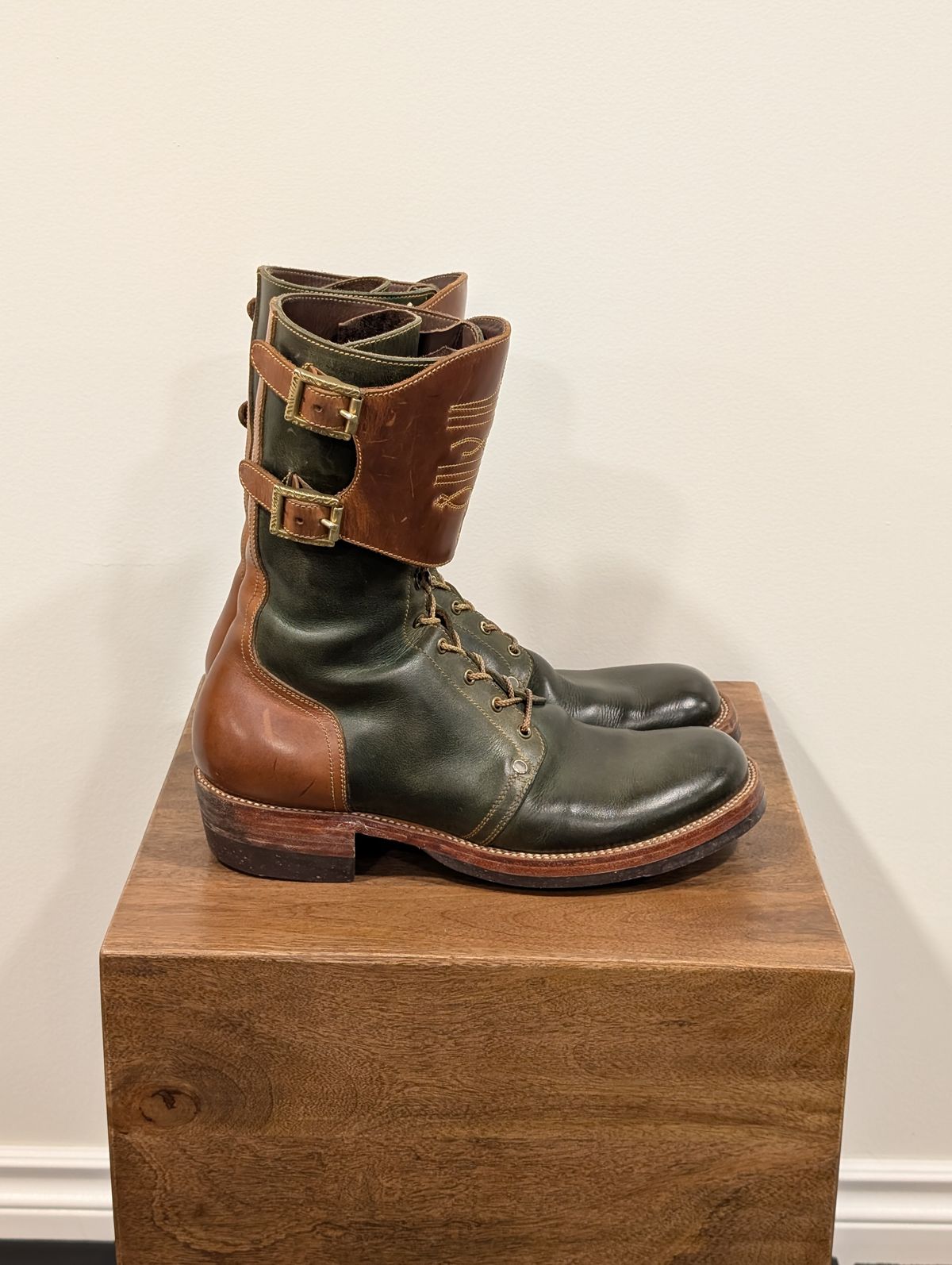 Photo by Roflround on January 2, 2026 of the Fortis Boots Custom Model in Indonesian Medium Brown Pull Up & Indonesian Olive.