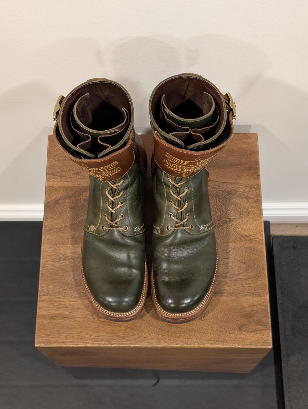 Photo by Roflround on January 2, 2026 of the Fortis Boots Custom Model in Indonesian Medium Brown Pull Up & Indonesian Olive.
