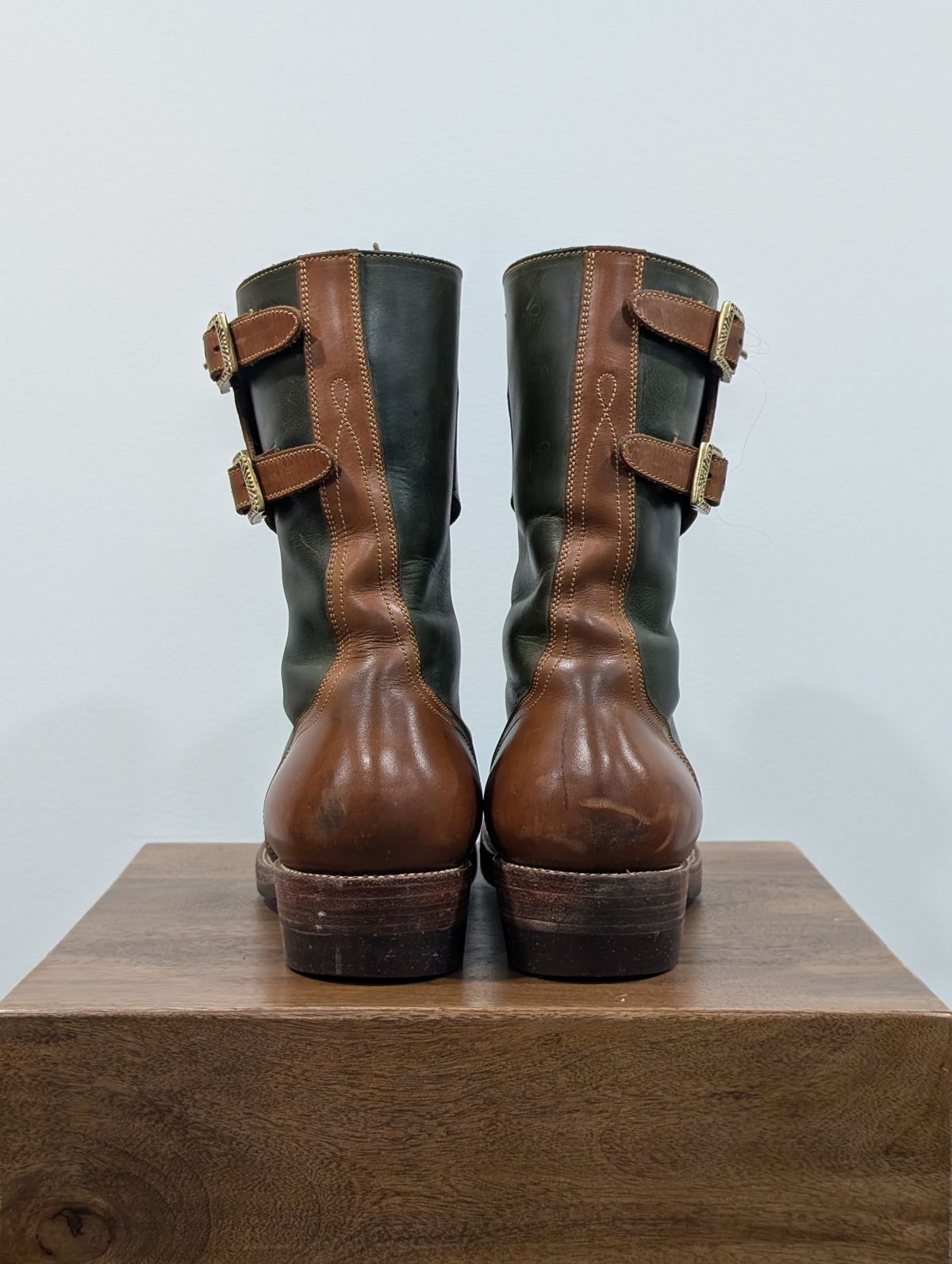 Photo by Roflround on February 6, 2026 of the Fortis Boots Custom Model in Indonesian Medium Brown Pull Up & Indonesian Olive.