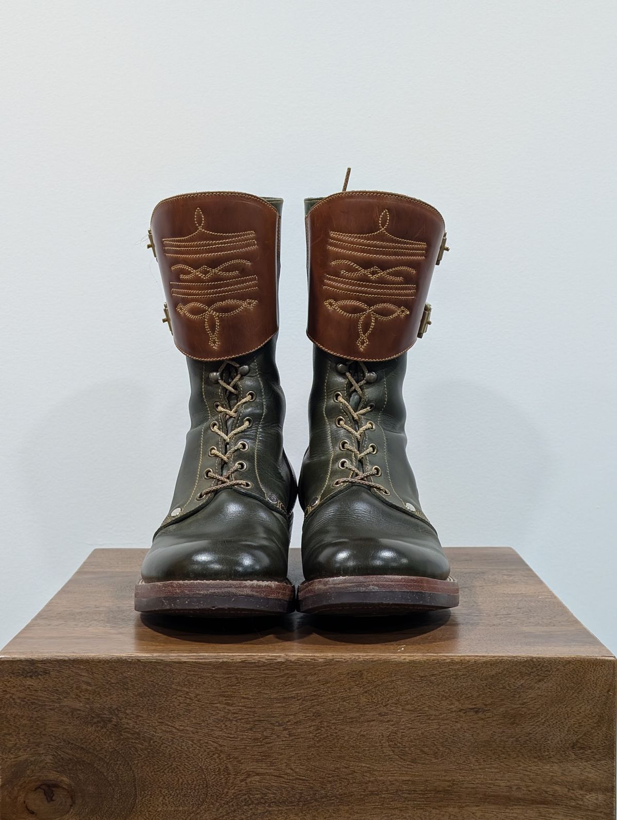 Photo by Roflround on February 6, 2026 of the Fortis Boots Custom Model in Indonesian Medium Brown Pull Up & Indonesian Olive.