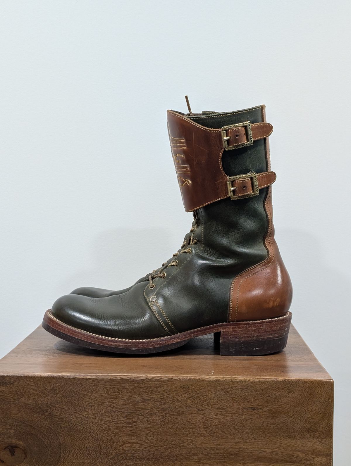 Photo by Roflround on February 6, 2026 of the Fortis Boots Custom Model in Indonesian Medium Brown Pull Up & Indonesian Olive.