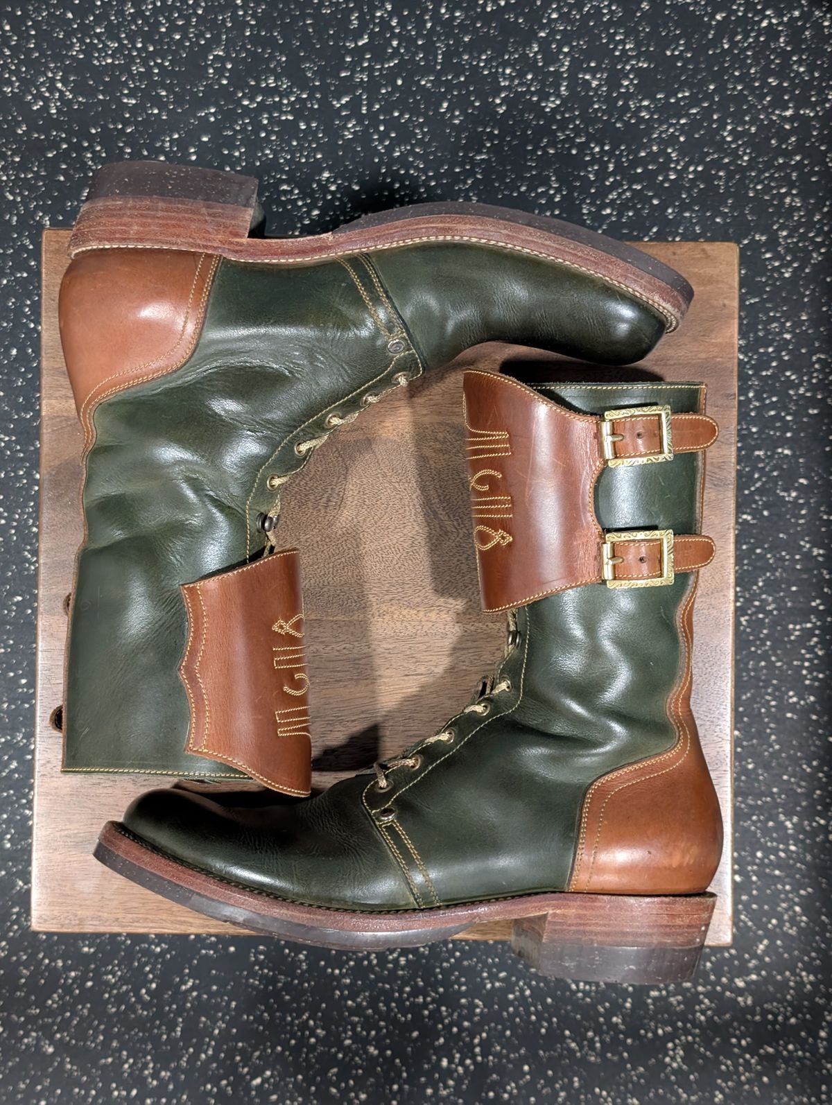 Photo by Roflround on February 6, 2026 of the Fortis Boots Custom Model in Indonesian Medium Brown Pull Up & Indonesian Olive.