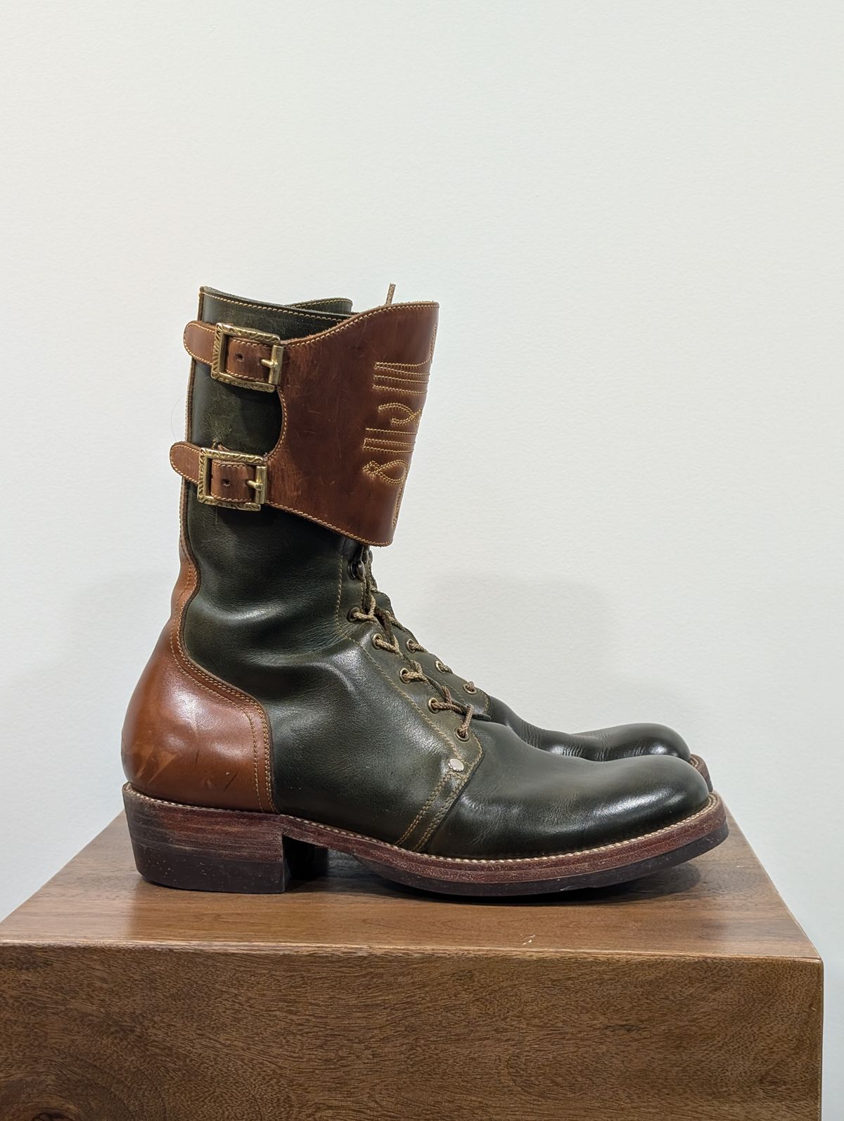 Photo by Roflround on February 6, 2026 of the Fortis Boots Custom Model in Indonesian Medium Brown Pull Up & Indonesian Olive.