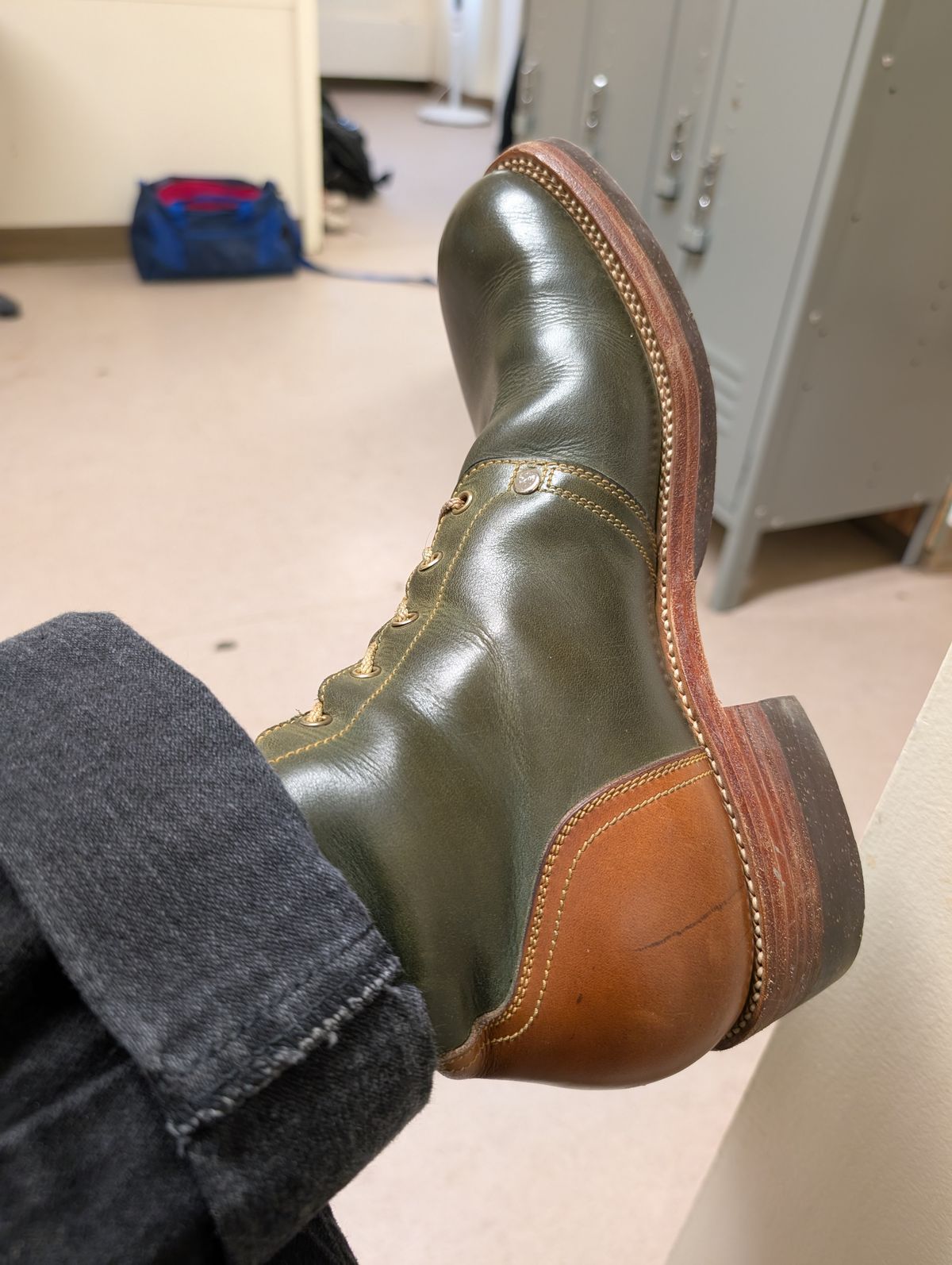 Photo by Roflround on February 7, 2026 of the Fortis Boots Custom Model in Indonesian Medium Brown Pull Up & Indonesian Olive.