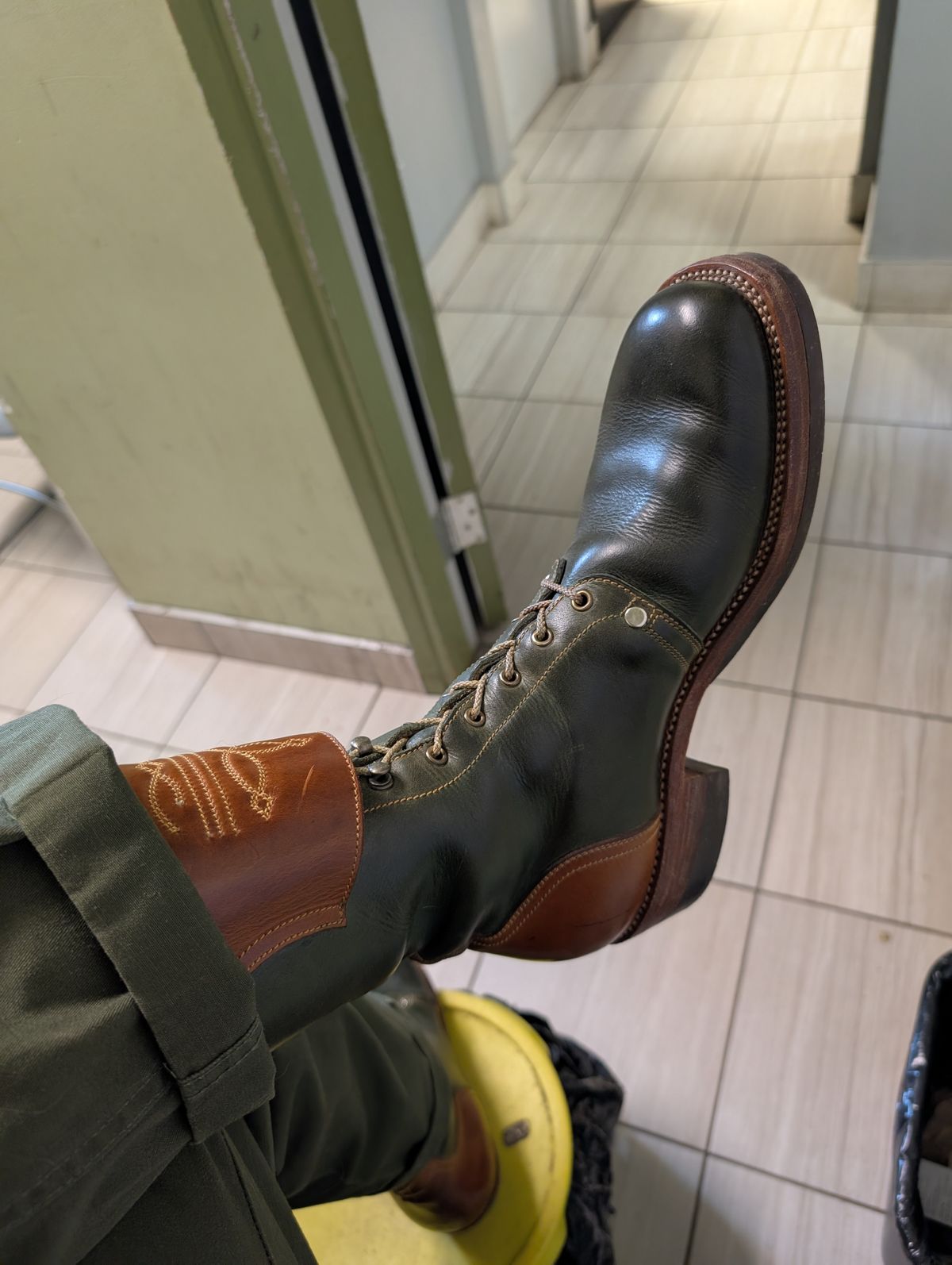 Photo by Roflround on February 11, 2026 of the Fortis Boots Custom Model in Indonesian Medium Brown Pull Up & Indonesian Olive.
