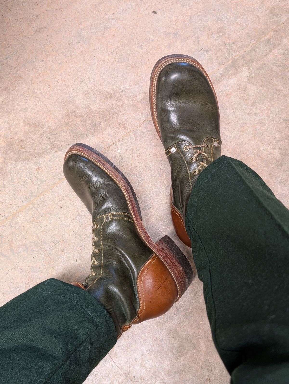 Photo by Roflround on March 27, 2026 of the Fortis Boots Custom Model in Indonesian Medium Brown Pull Up & Indonesian Olive.