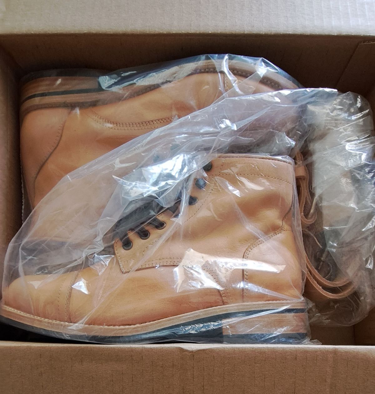 Photo by Roflround on October 1, 2023 of the Yor Boots Navigators in Unknown Leather.