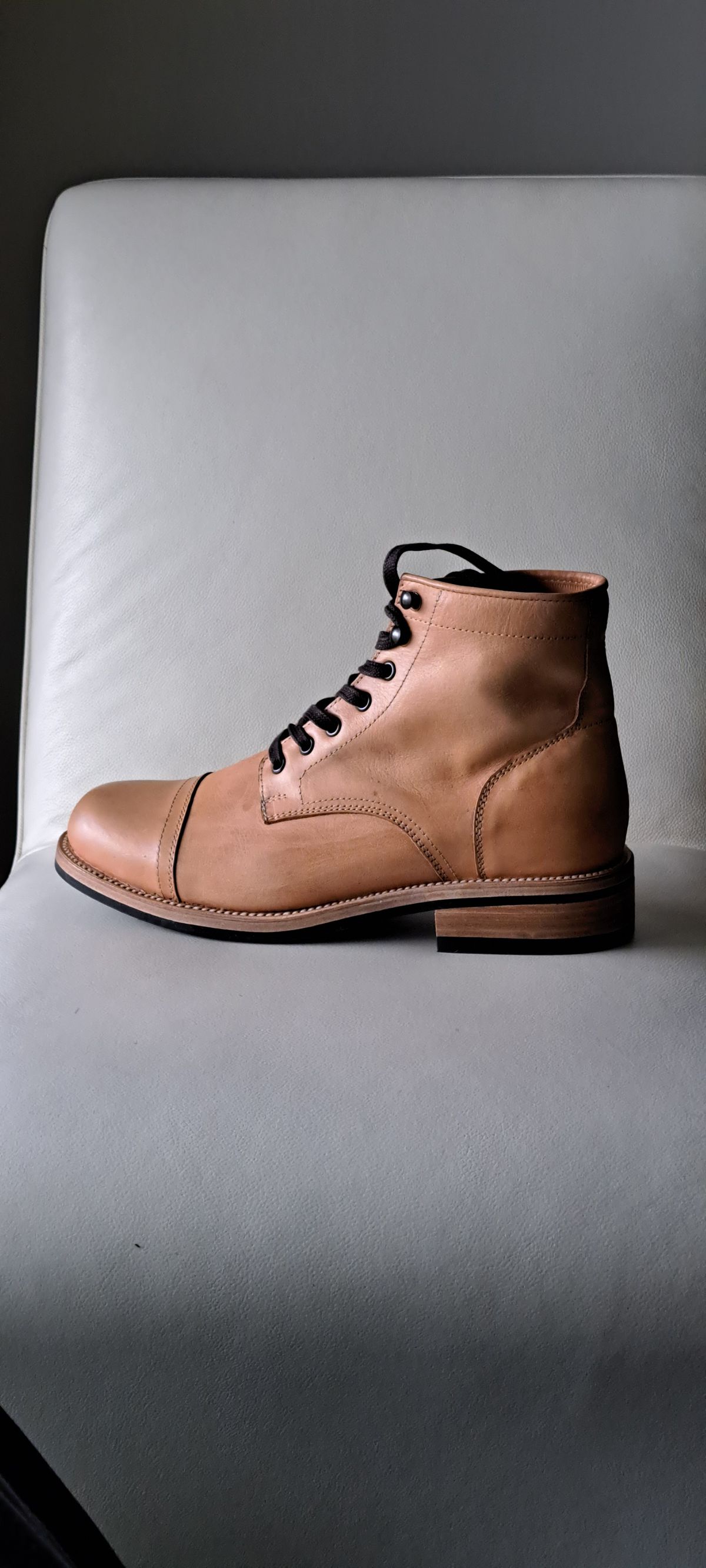 Photo by Roflround on October 1, 2023 of the Yor Boots Navigators in Unknown Leather.