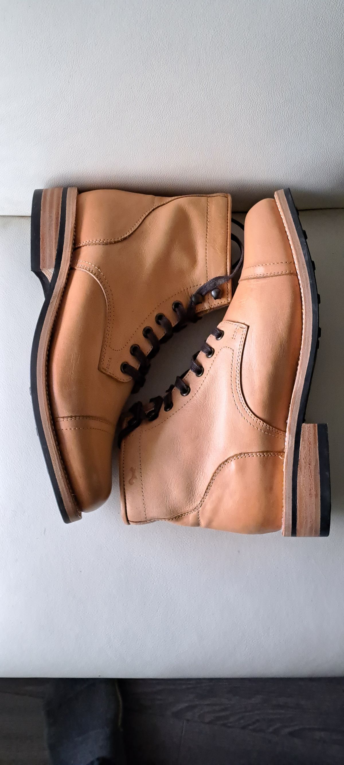 Photo by Roflround on October 1, 2023 of the Yor Boots Navigators in Unknown Leather.