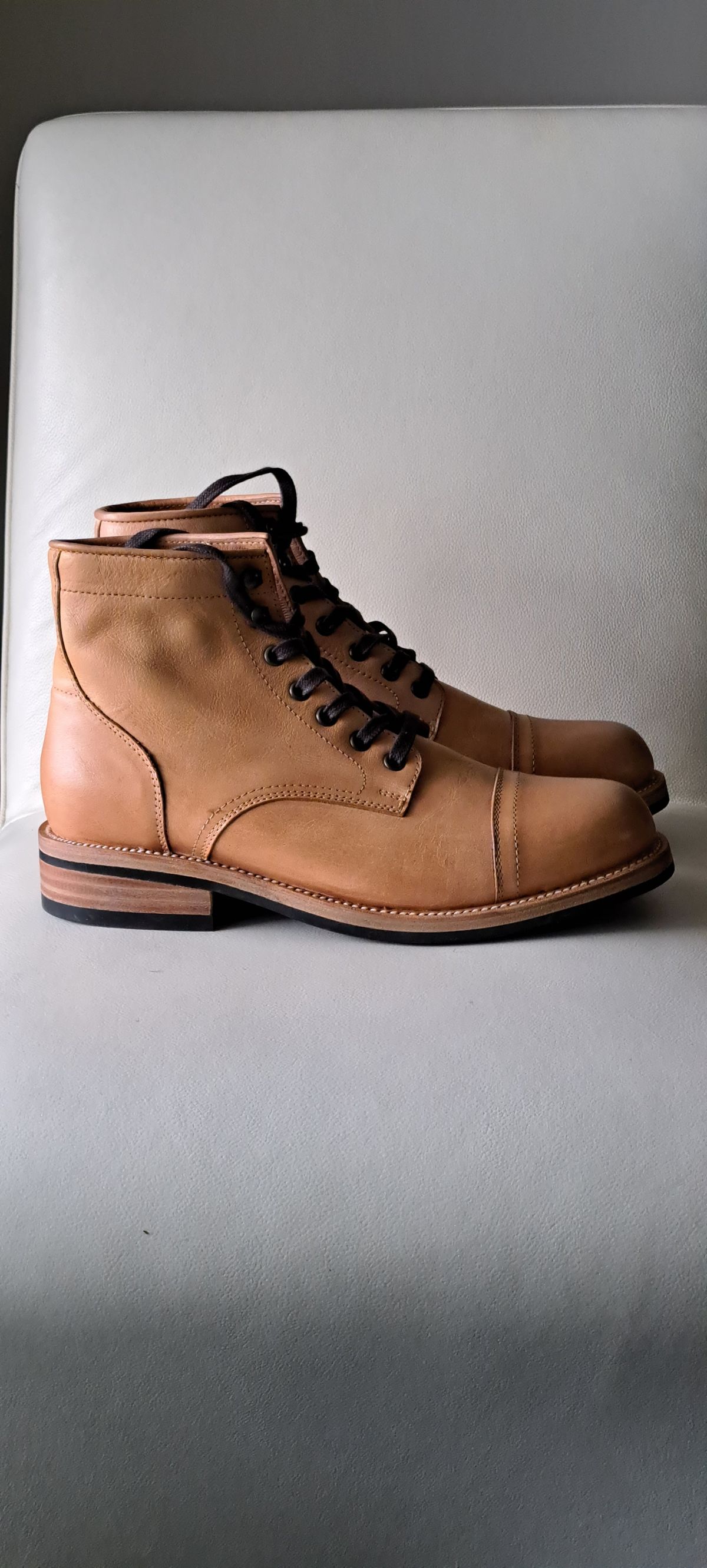 Photo by Roflround on October 1, 2023 of the Yor Boots Navigators in Unknown Leather.
