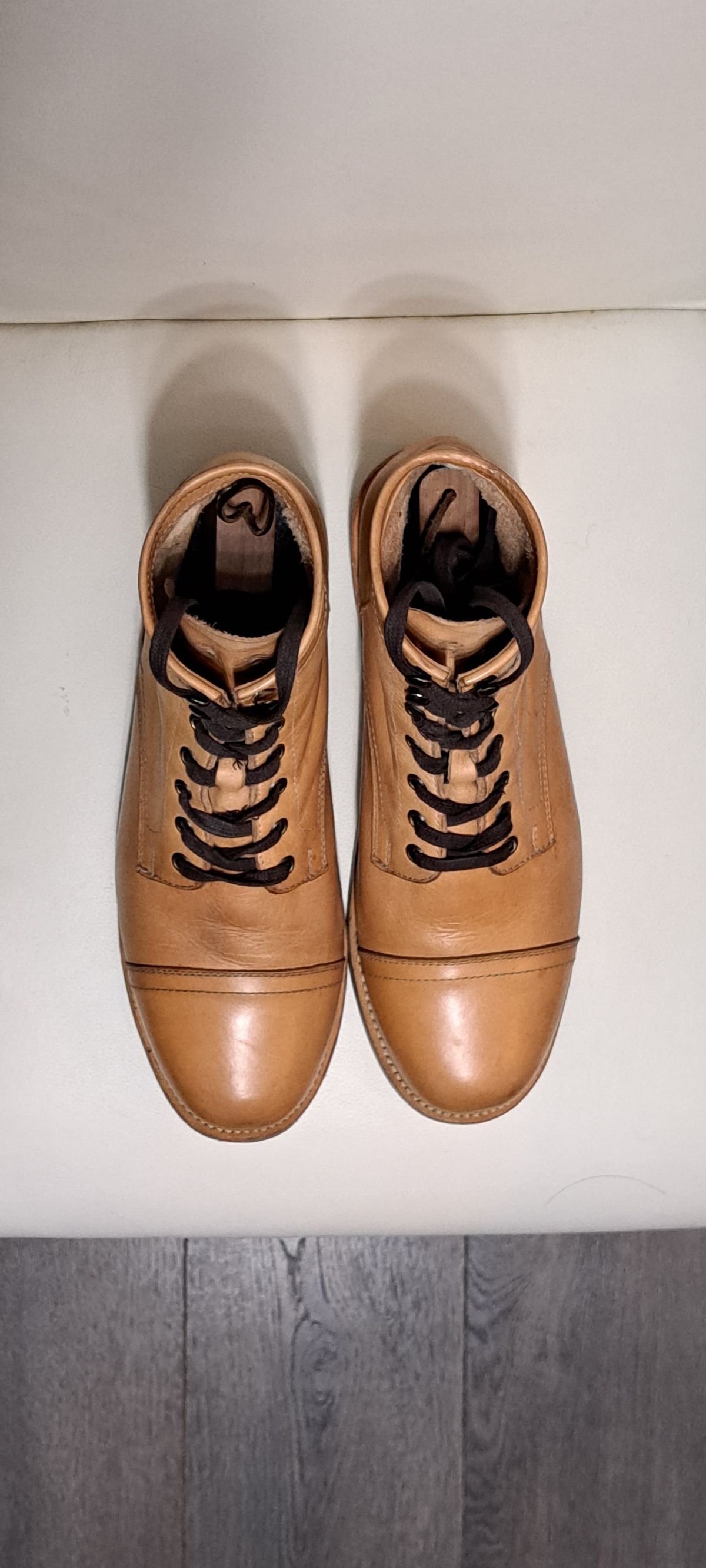 Photo by Roflround on November 3, 2023 of the Yor Boots Navigators in Unknown Leather.