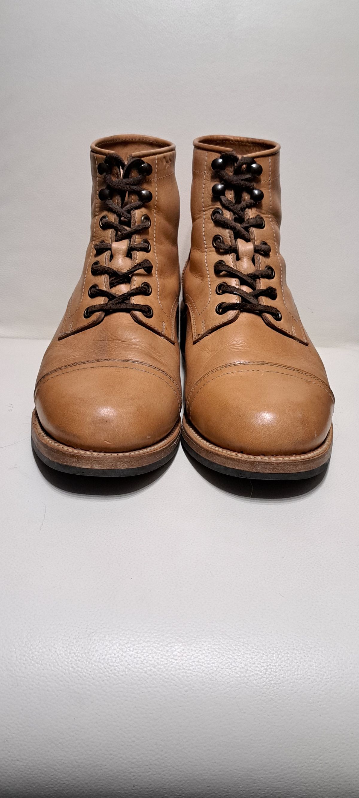 Photo by Roflround on December 3, 2023 of the Yor Boots Navigators in Unknown Leather.