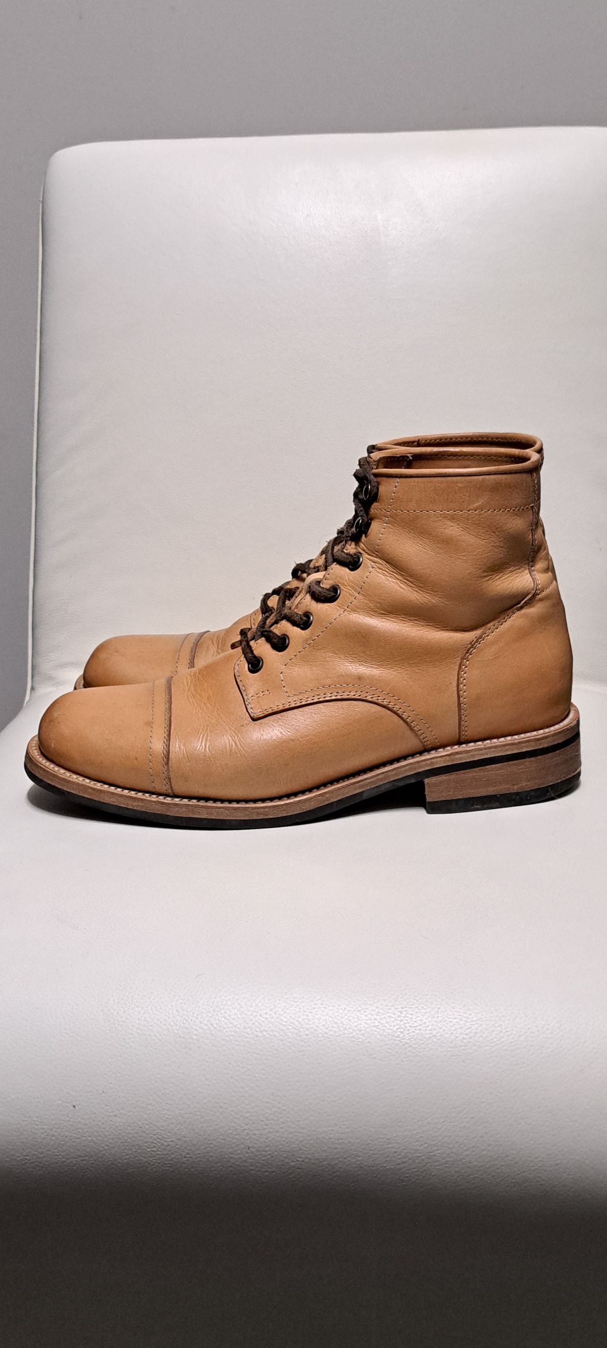 Photo by Roflround on December 3, 2023 of the Yor Boots Navigators in Unknown Leather.