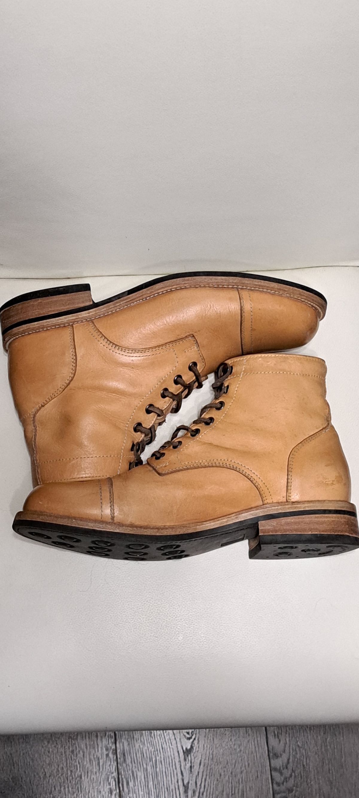 Photo by Roflround on December 3, 2023 of the Yor Boots Navigators in Unknown Leather.