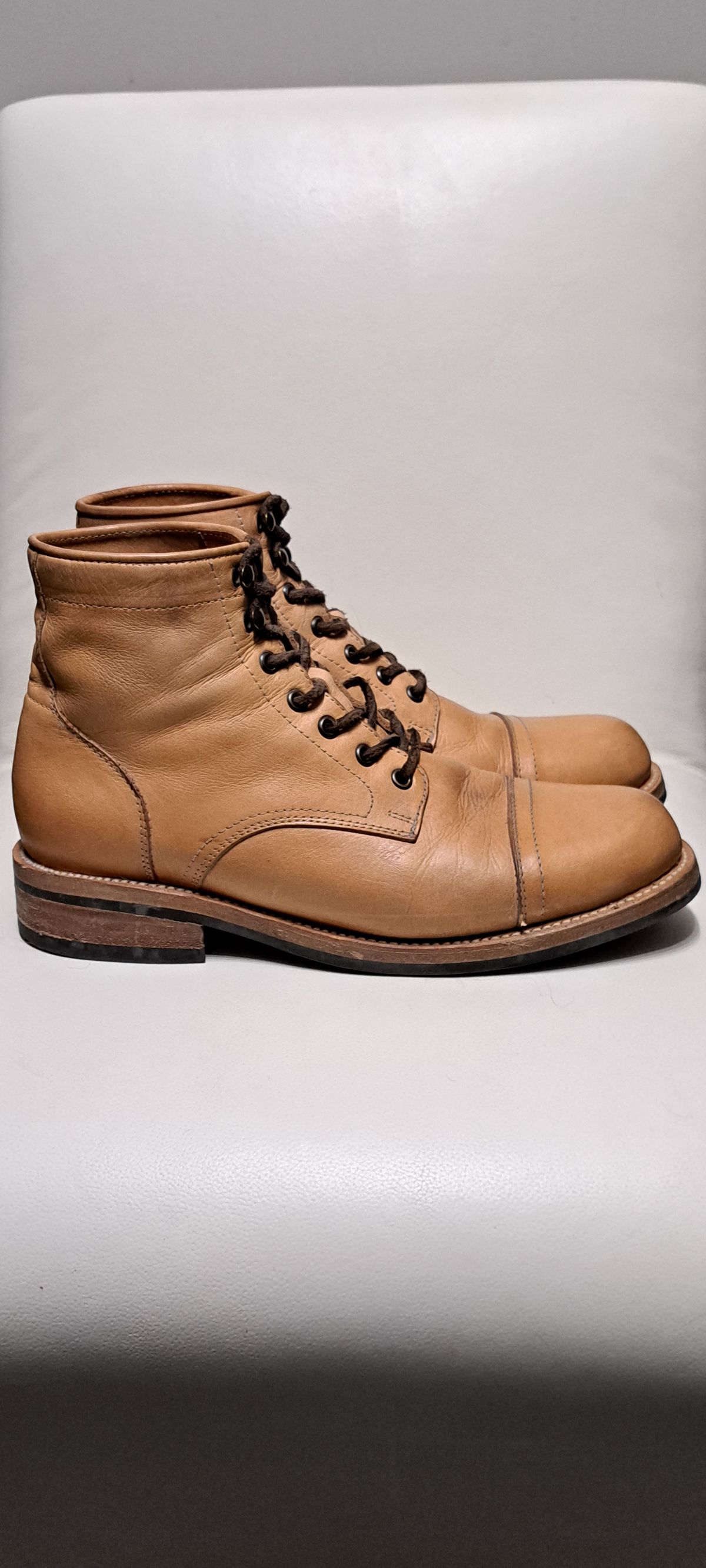 Photo by Roflround on December 3, 2023 of the Yor Boots Navigators in Unknown Leather.