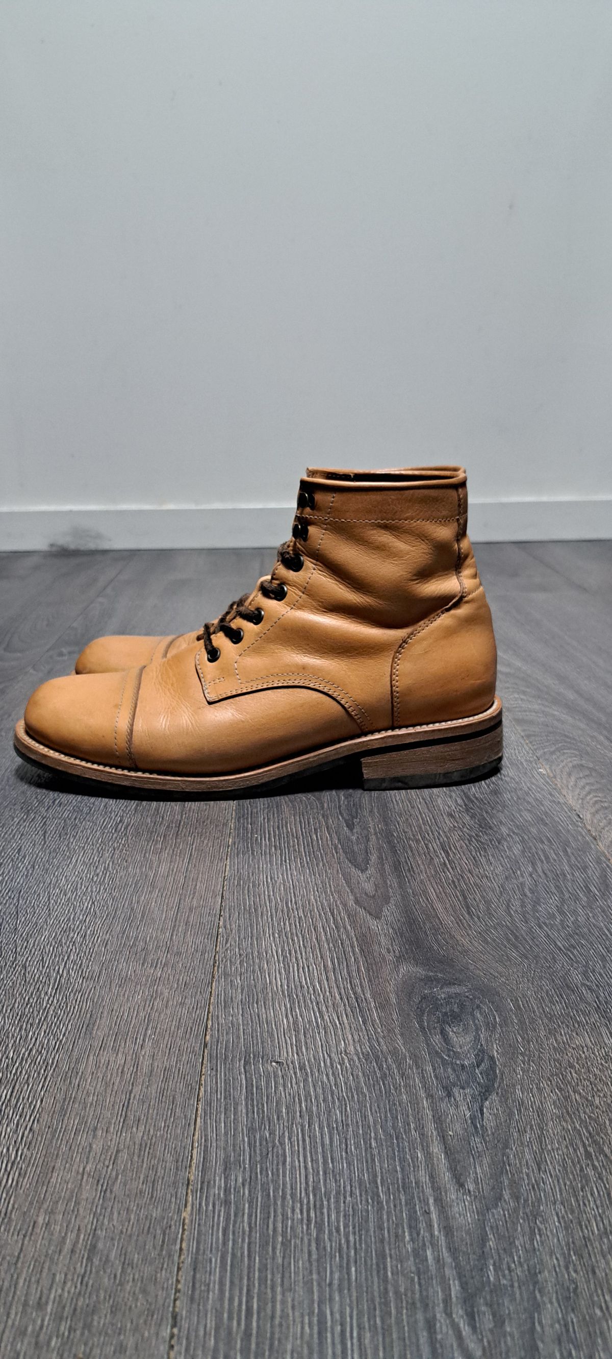 Photo by Roflround on January 5, 2024 of the Yor Boots Navigators in Unknown Leather.