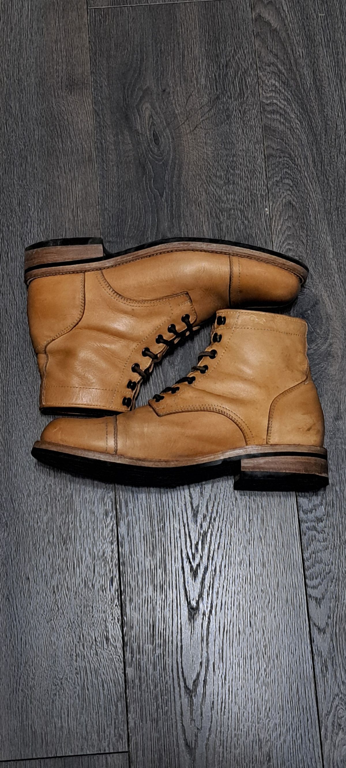 Photo by Roflround on January 5, 2024 of the Yor Boots Navigators in Unknown Leather.