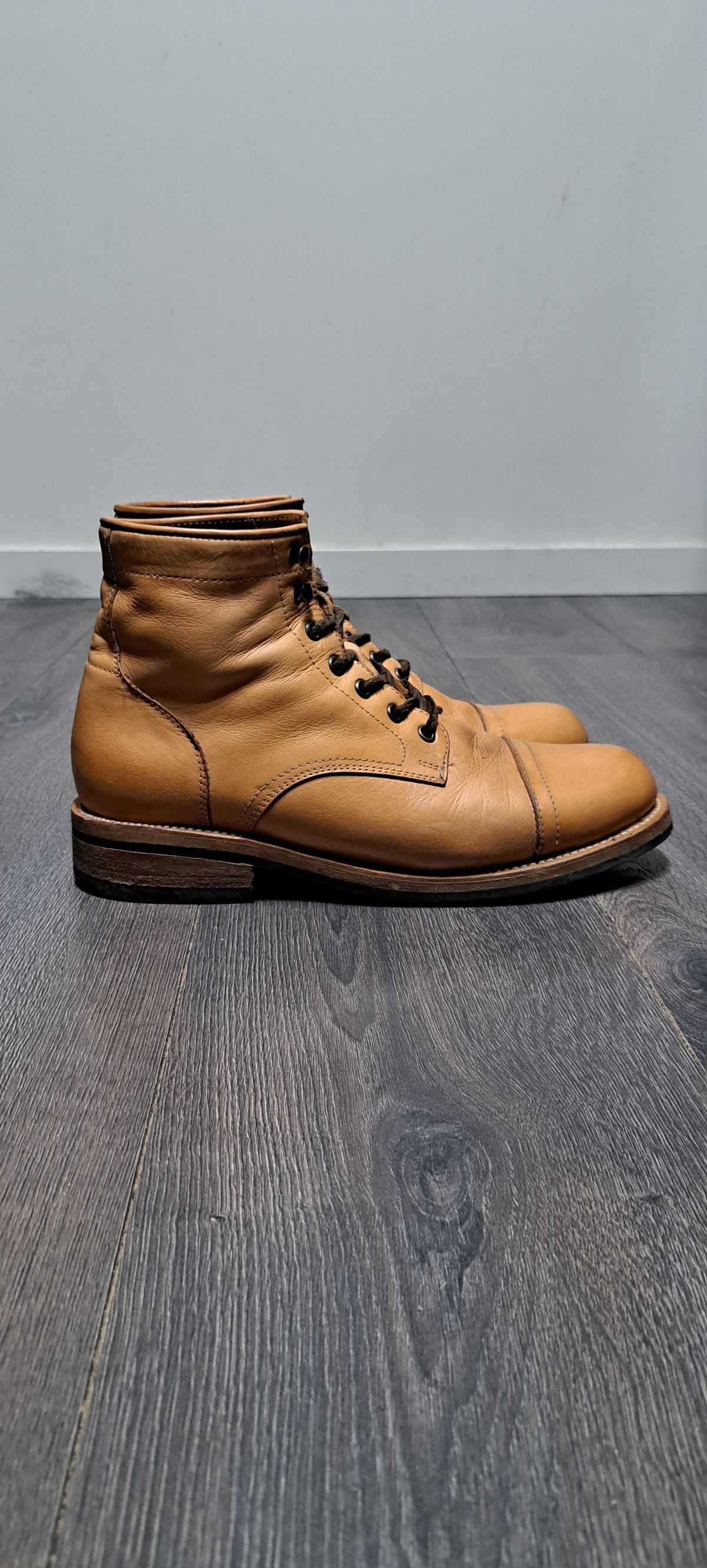 Photo by Roflround on January 5, 2024 of the Yor Boots Navigators in Unknown Leather.