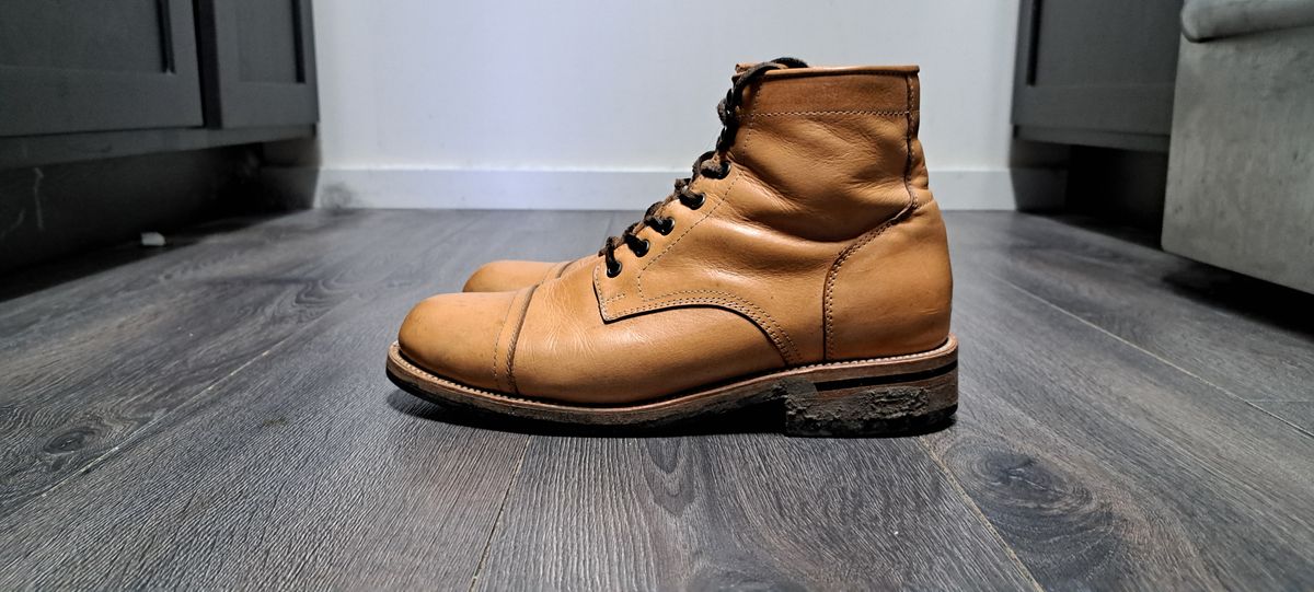 Photo by Roflround on February 5, 2024 of the Yor Boots Navigators in Unknown Leather.