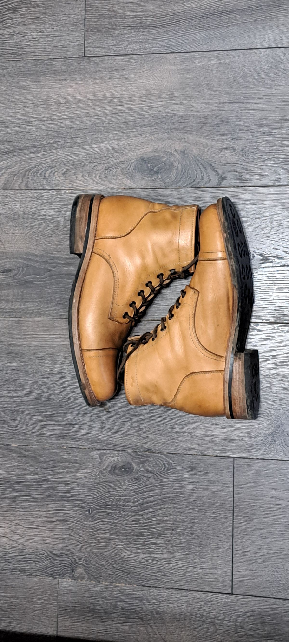 Photo by Roflround on February 5, 2024 of the Yor Boots Navigators in Unknown Leather.
