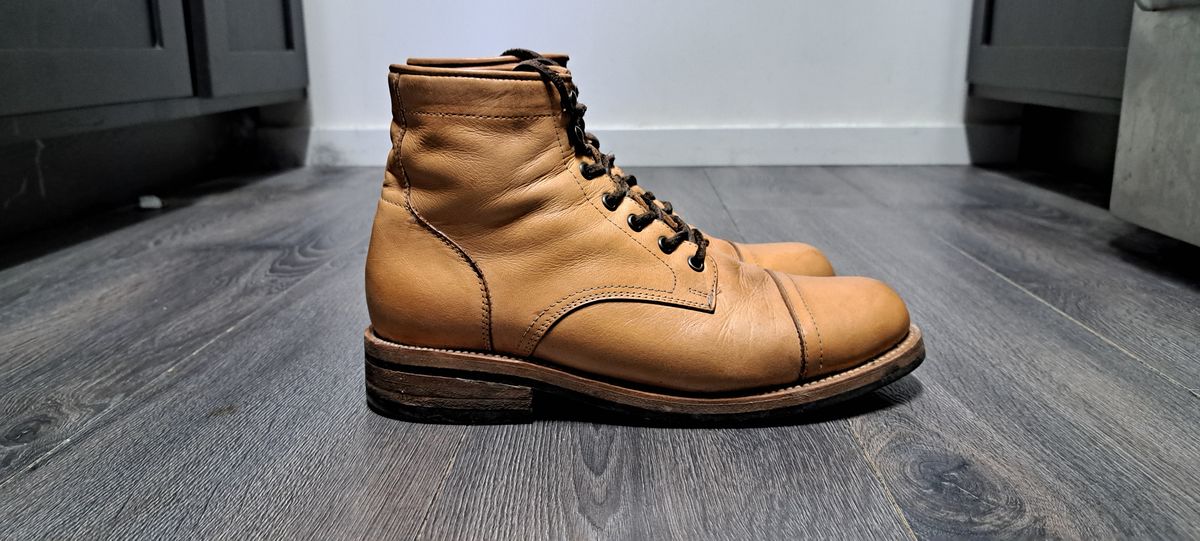 Photo by Roflround on February 5, 2024 of the Yor Boots Navigators in Unknown Leather.