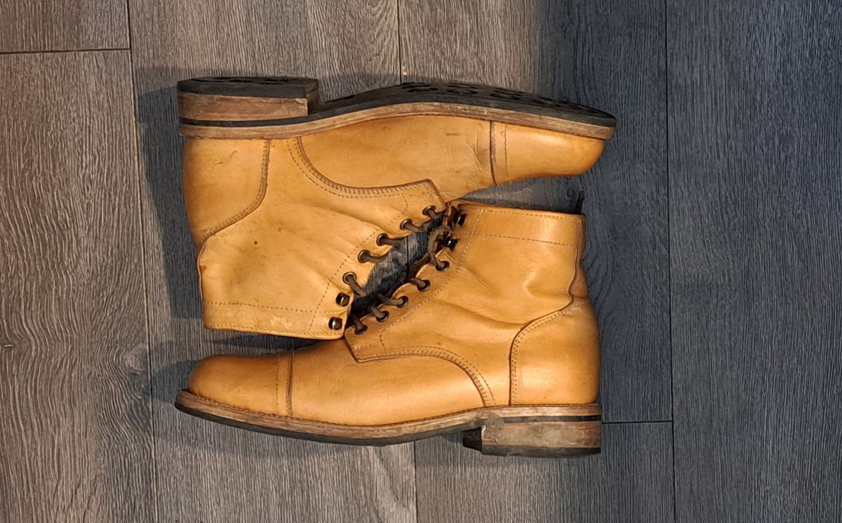 Photo by Roflround on March 6, 2024 of the Yor Boots Navigators in Unknown Leather.