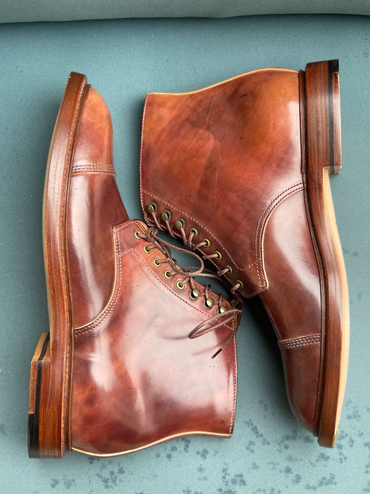 Photo by K_J_M_51 on October 1, 2022 of the Grant Stone Cap Toe Boot in Horween Marbled Color 8 Shell Cordovan.