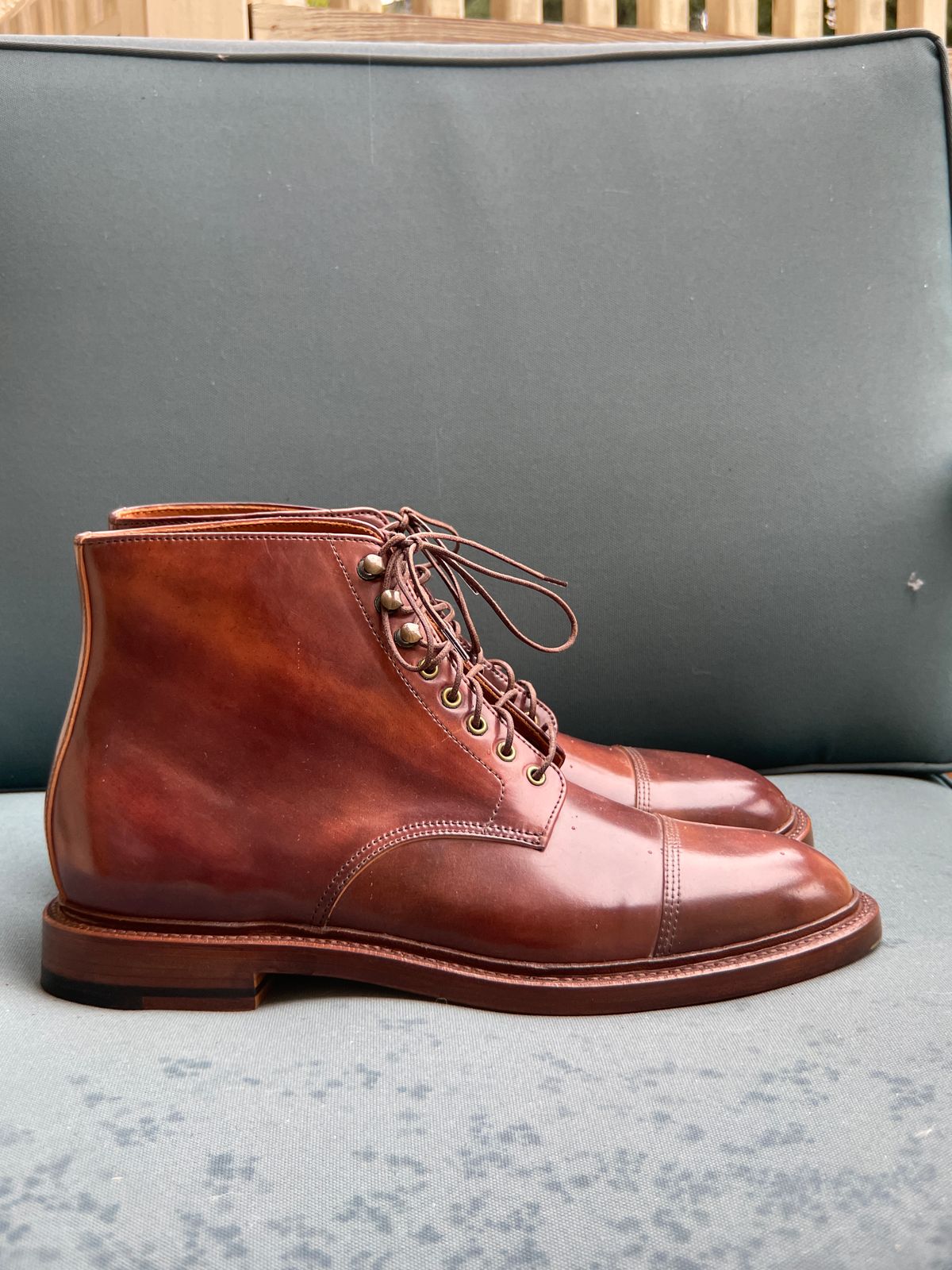 Photo by K_J_M_51 on October 1, 2022 of the Grant Stone Cap Toe Boot in Horween Marbled Color 8 Shell Cordovan.