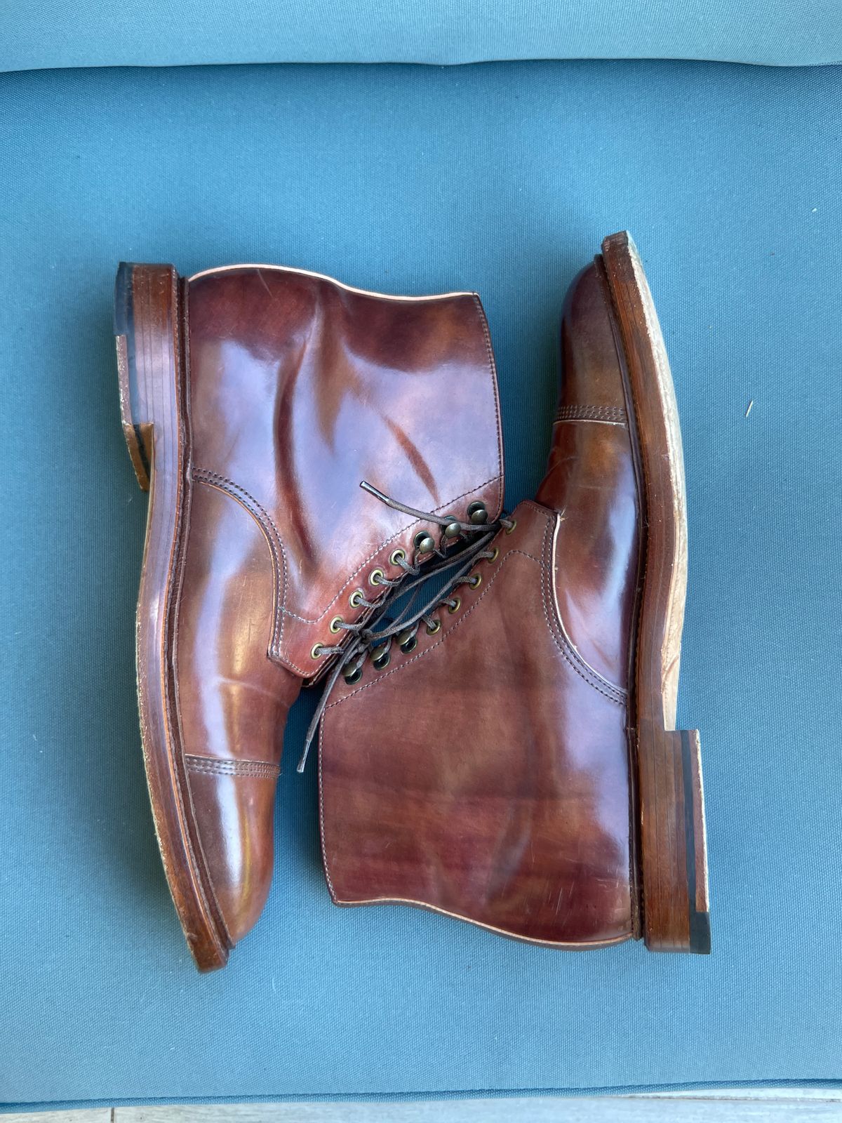 Photo by K_J_M_51 on November 3, 2022 of the Grant Stone Cap Toe Boot in Horween Marbled Color 8 Shell Cordovan.