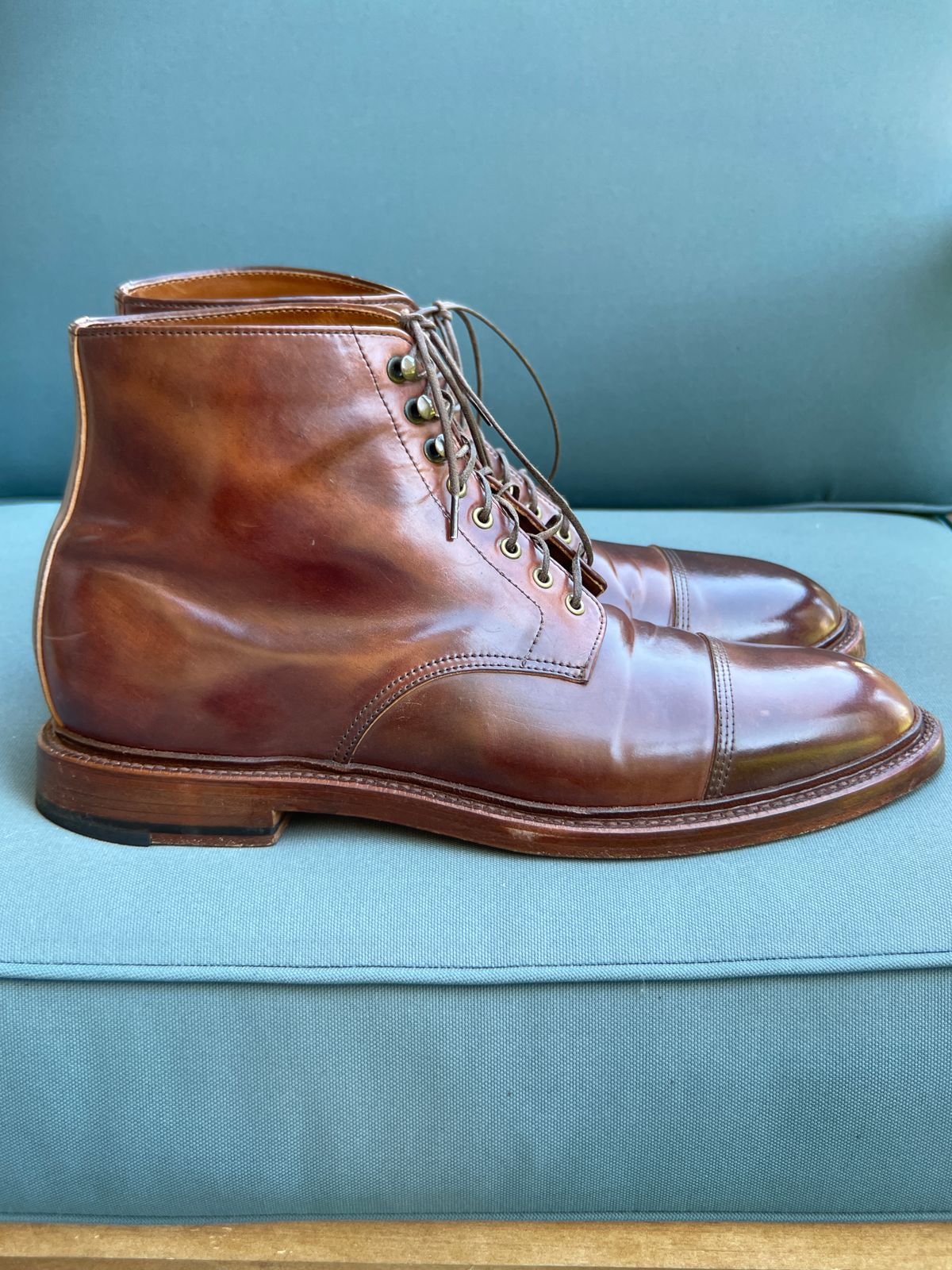 Photo by K_J_M_51 on November 3, 2022 of the Grant Stone Cap Toe Boot in Horween Marbled Color 8 Shell Cordovan.