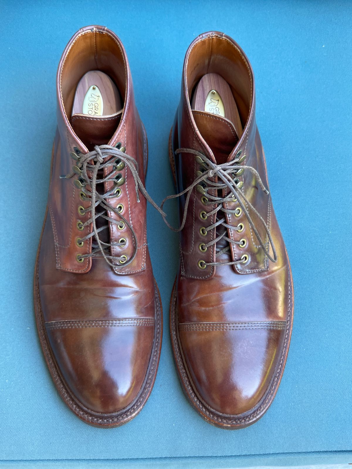 Photo by K_J_M_51 on November 3, 2022 of the Grant Stone Cap Toe Boot in Horween Marbled Color 8 Shell Cordovan.