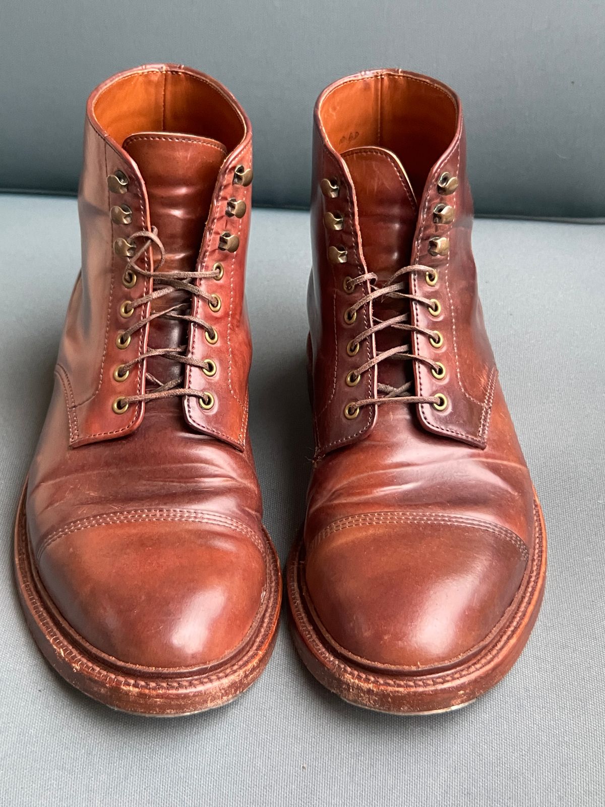 Photo by K_J_M_51 on December 3, 2022 of the Grant Stone Cap Toe Boot in Horween Marbled Color 8 Shell Cordovan.