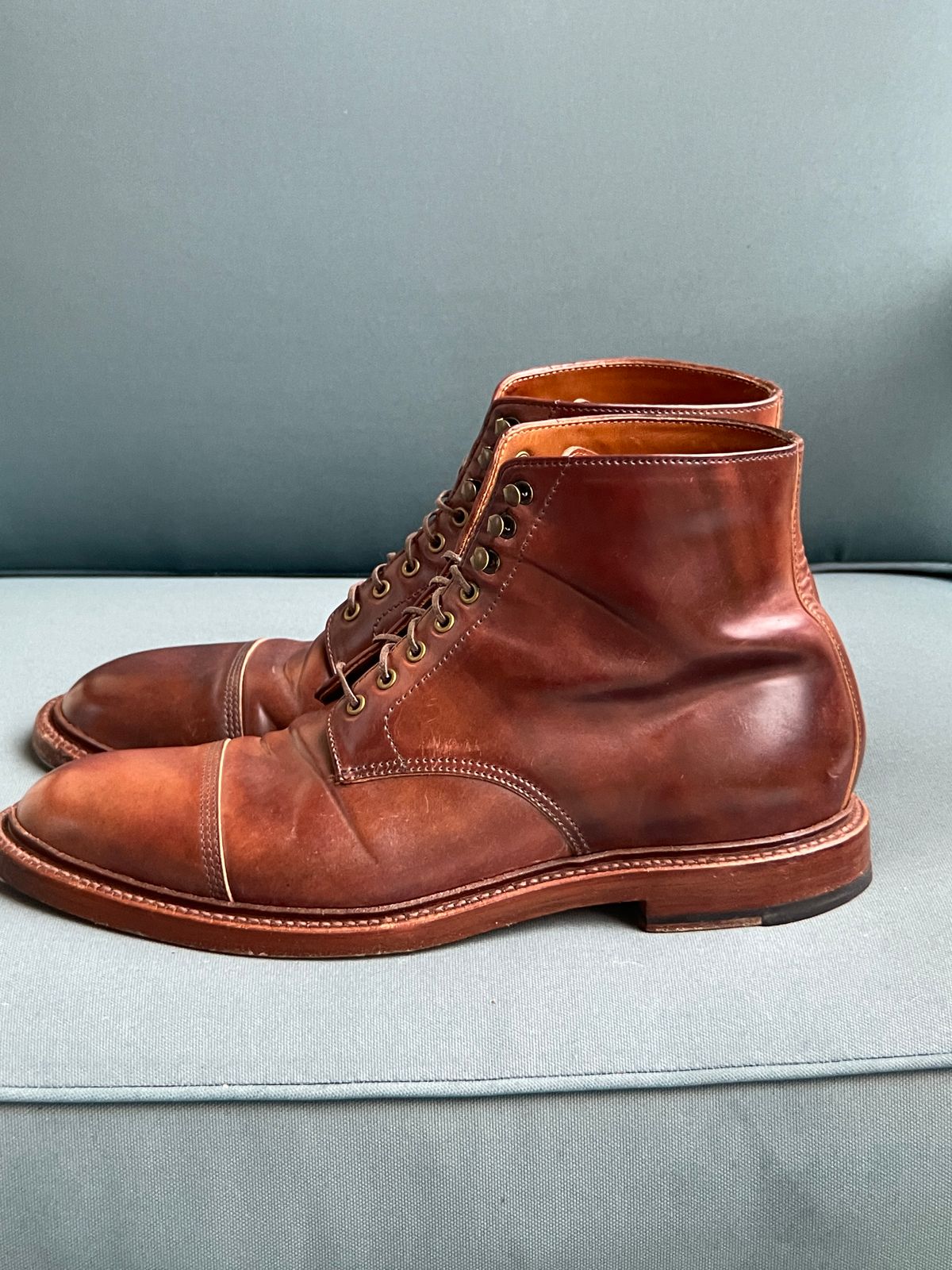 Photo by K_J_M_51 on December 3, 2022 of the Grant Stone Cap Toe Boot in Horween Marbled Color 8 Shell Cordovan.