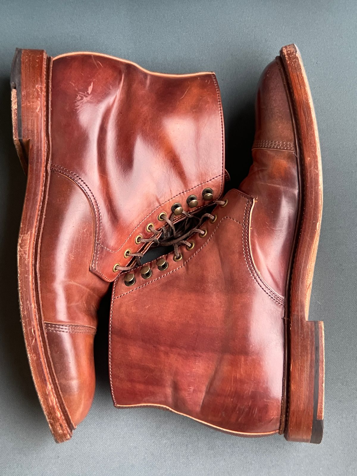 Photo by K_J_M_51 on December 3, 2022 of the Grant Stone Cap Toe Boot in Horween Marbled Color 8 Shell Cordovan.