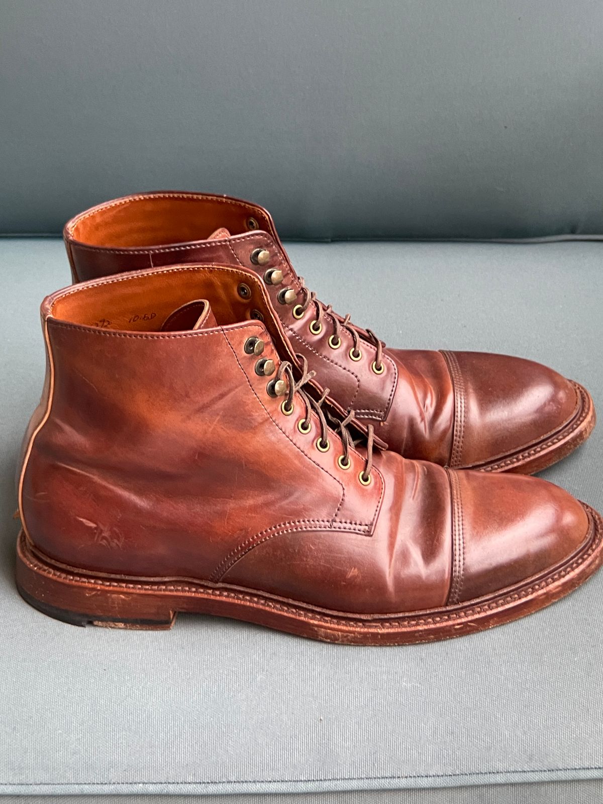 Photo by K_J_M_51 on December 3, 2022 of the Grant Stone Cap Toe Boot in Horween Marbled Color 8 Shell Cordovan.