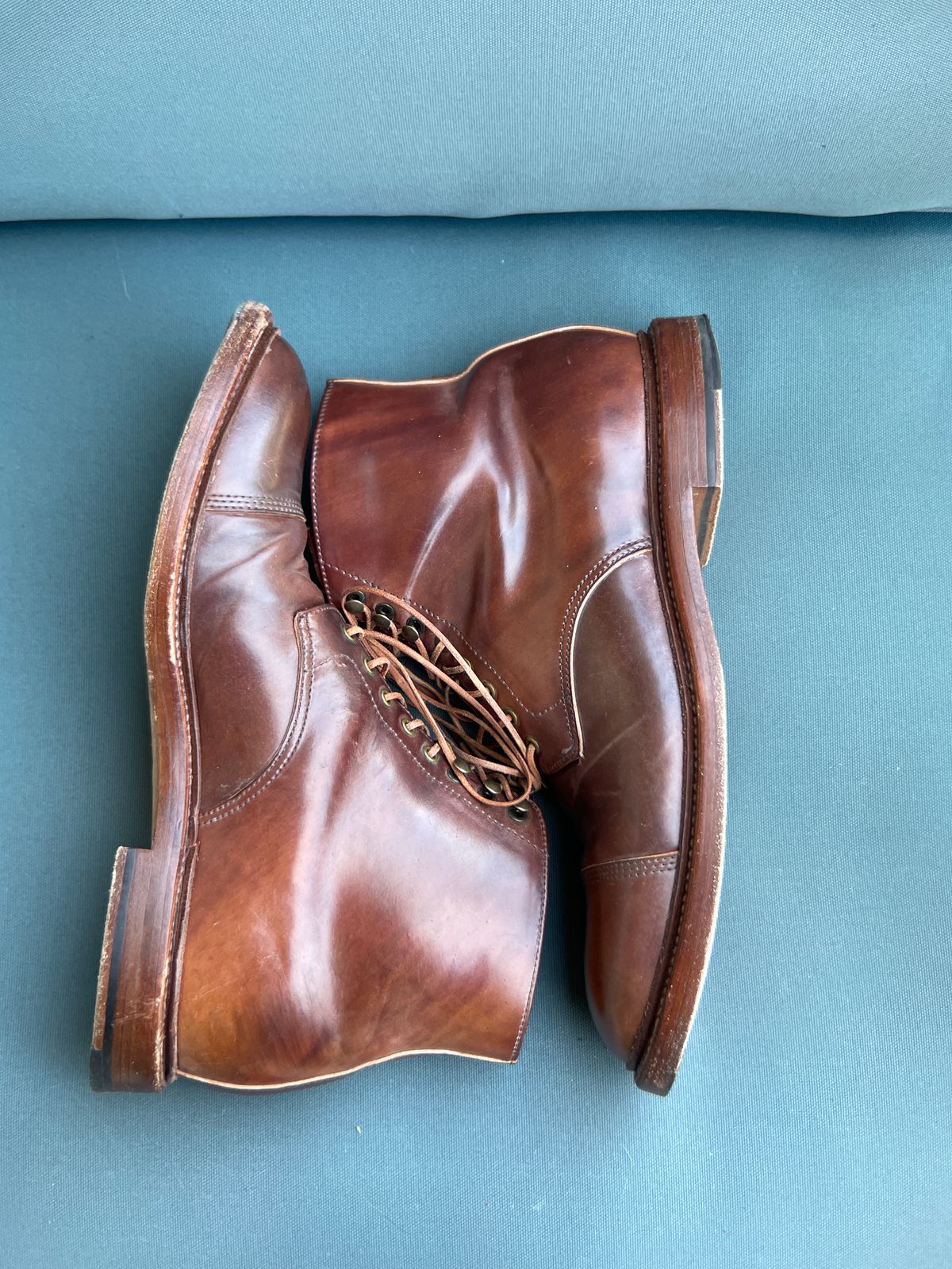 Photo by K_J_M_51 on February 4, 2023 of the Grant Stone Cap Toe Boot in Horween Marbled Color 8 Shell Cordovan.
