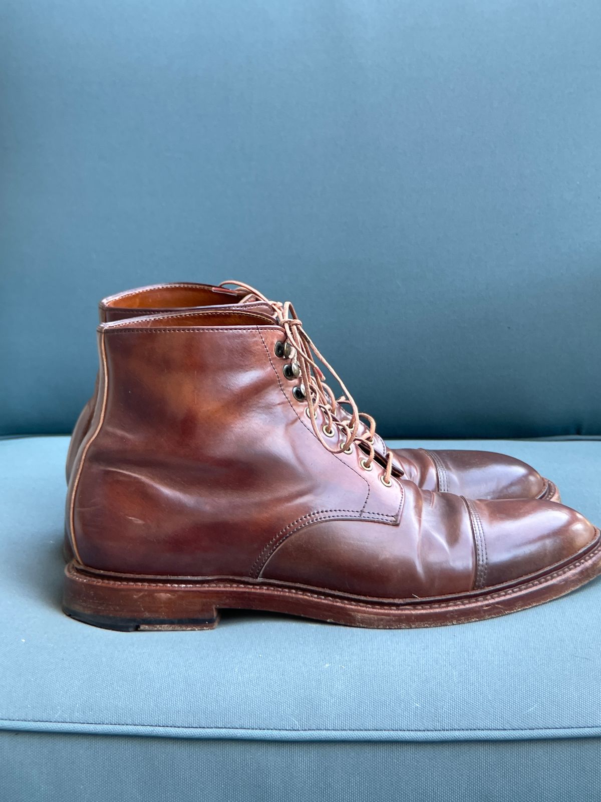 Photo by K_J_M_51 on February 4, 2023 of the Grant Stone Cap Toe Boot in Horween Marbled Color 8 Shell Cordovan.