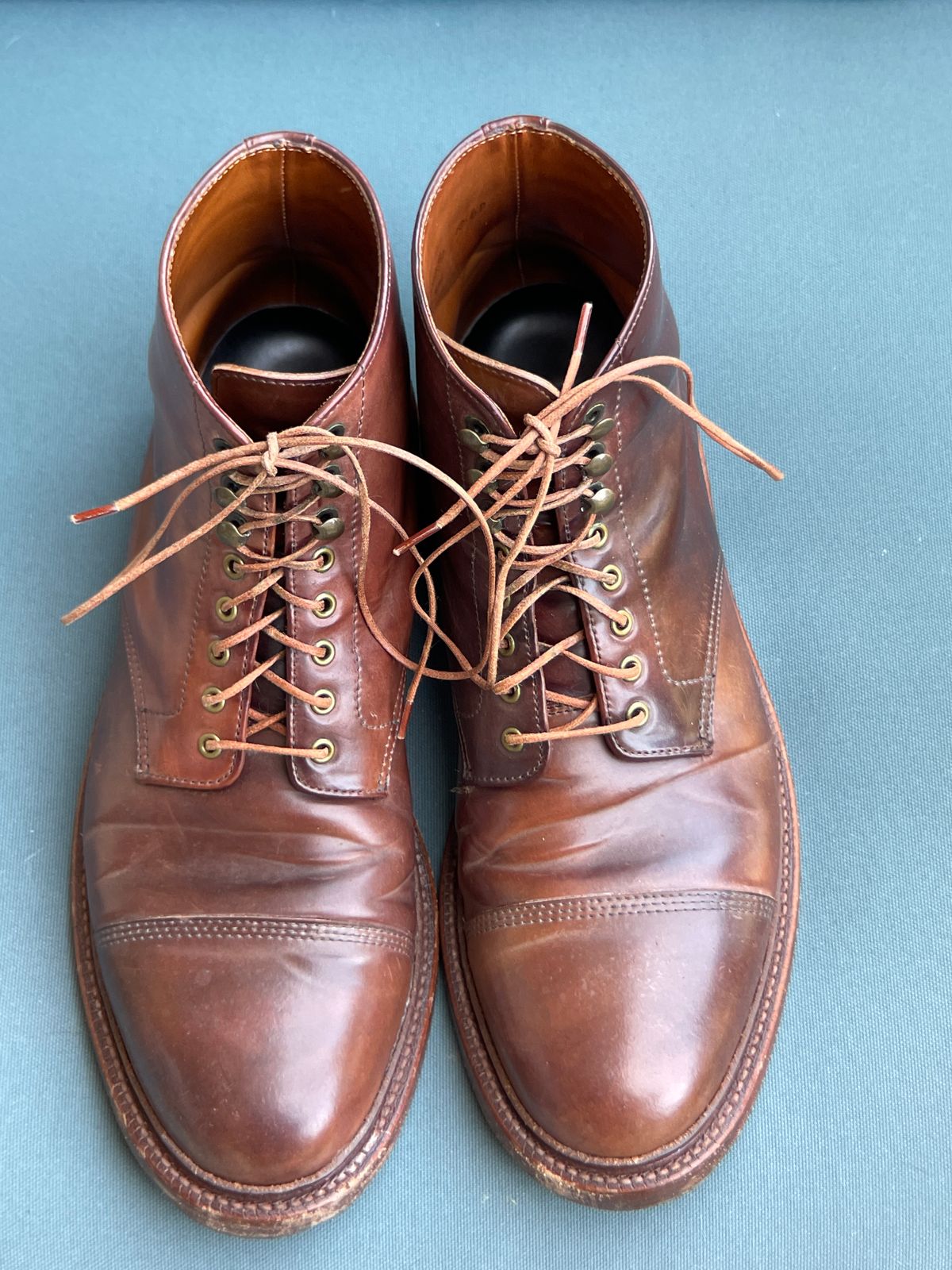 Photo by K_J_M_51 on February 4, 2023 of the Grant Stone Cap Toe Boot in Horween Marbled Color 8 Shell Cordovan.