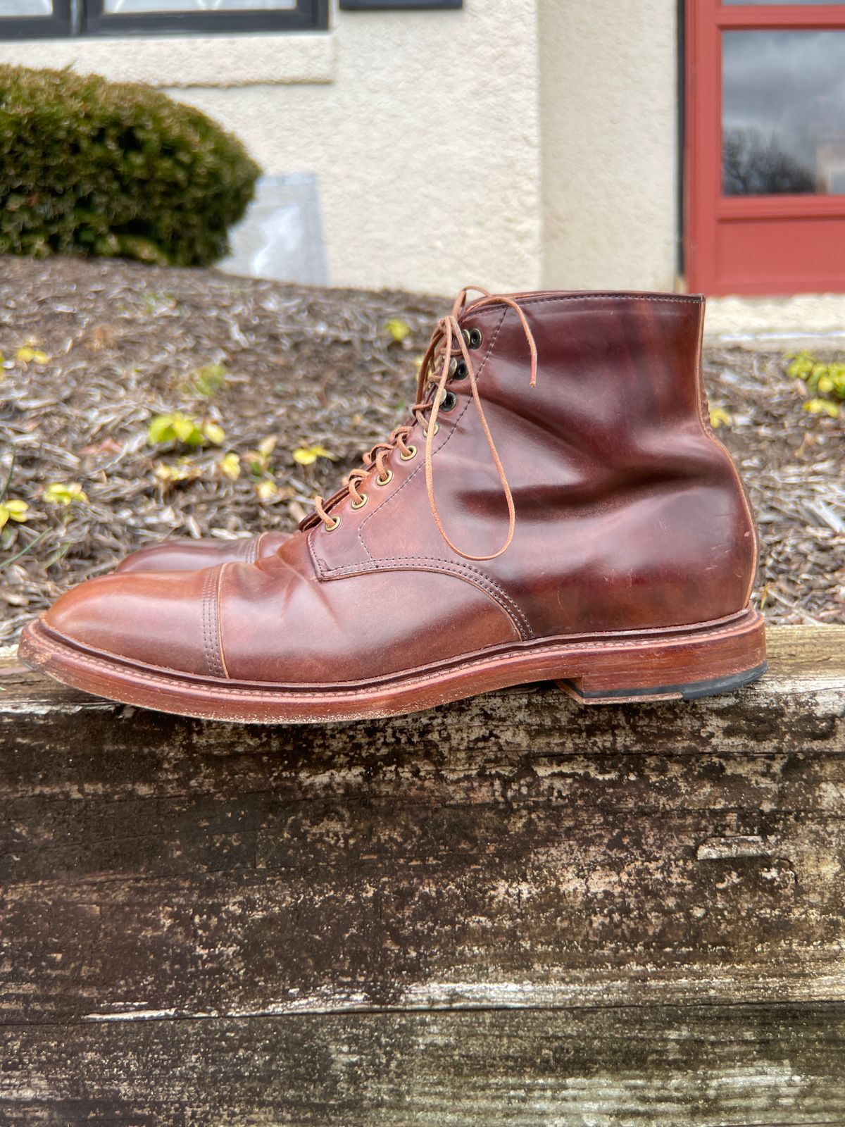 Photo by K_J_M_51 on March 4, 2023 of the Grant Stone Cap Toe Boot in Horween Marbled Color 8 Shell Cordovan.