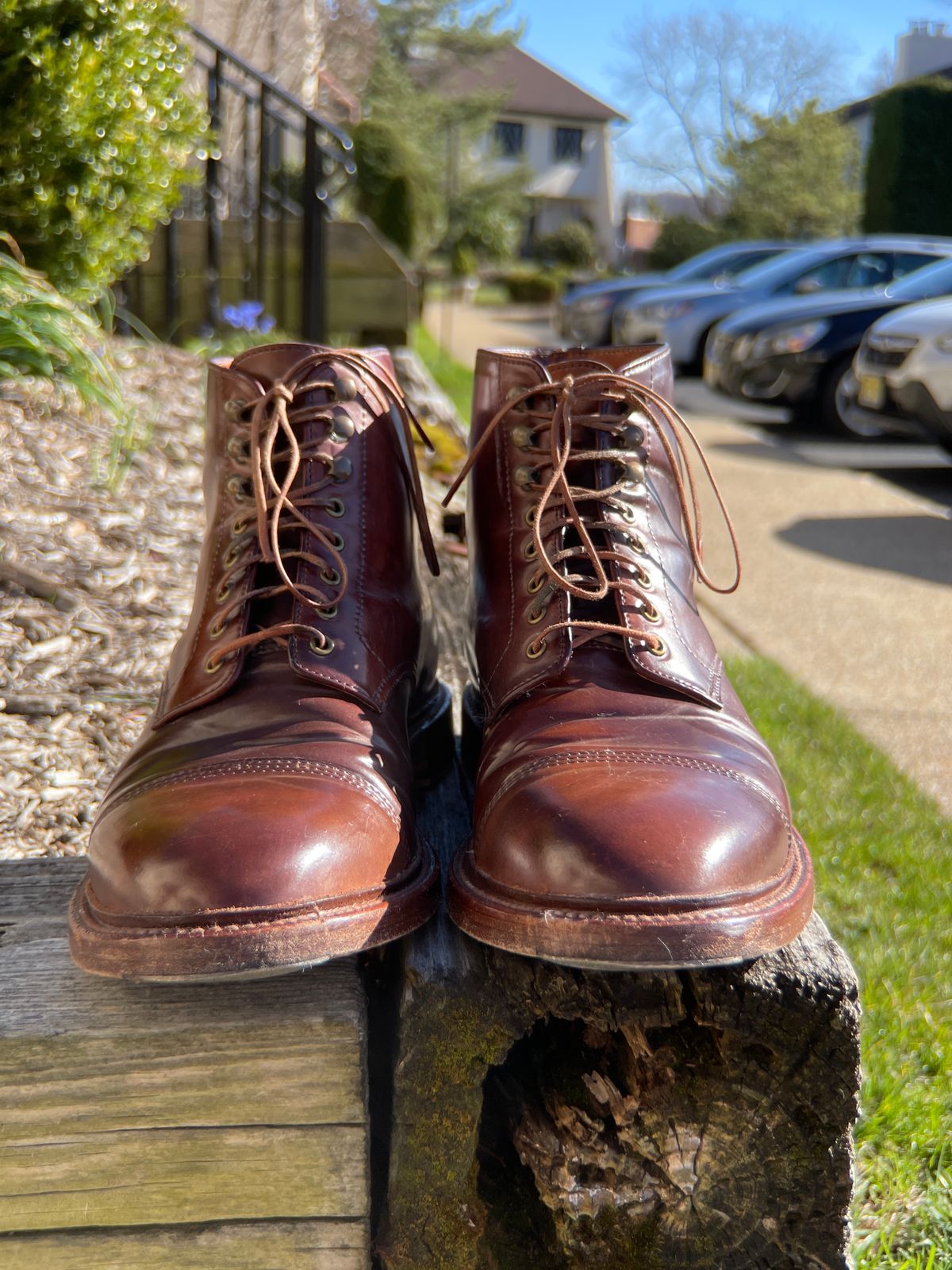 Photo by K_J_M_51 on April 3, 2023 of the Grant Stone Cap Toe Boot in Horween Marbled Color 8 Shell Cordovan.
