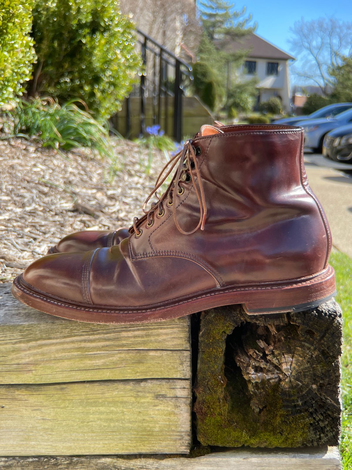 Photo by K_J_M_51 on April 3, 2023 of the Grant Stone Cap Toe Boot in Horween Marbled Color 8 Shell Cordovan.
