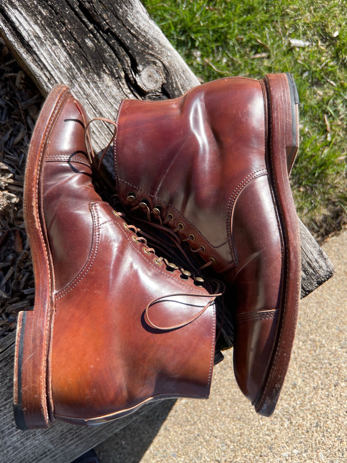 Photo by K_J_M_51 on April 3, 2023 of the Grant Stone Cap Toe Boot in Horween Marbled Color 8 Shell Cordovan.
