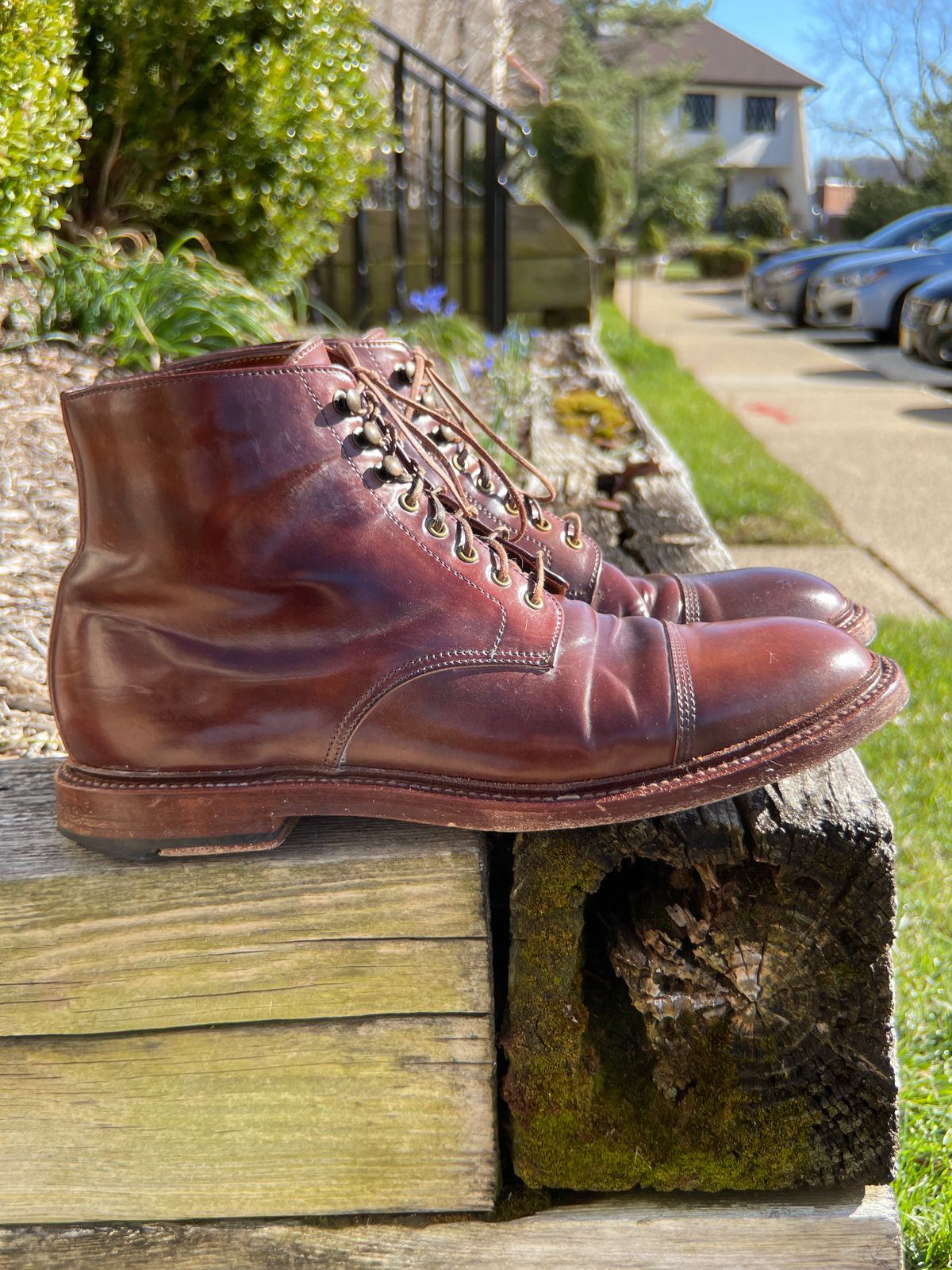 Photo by K_J_M_51 on April 3, 2023 of the Grant Stone Cap Toe Boot in Horween Marbled Color 8 Shell Cordovan.