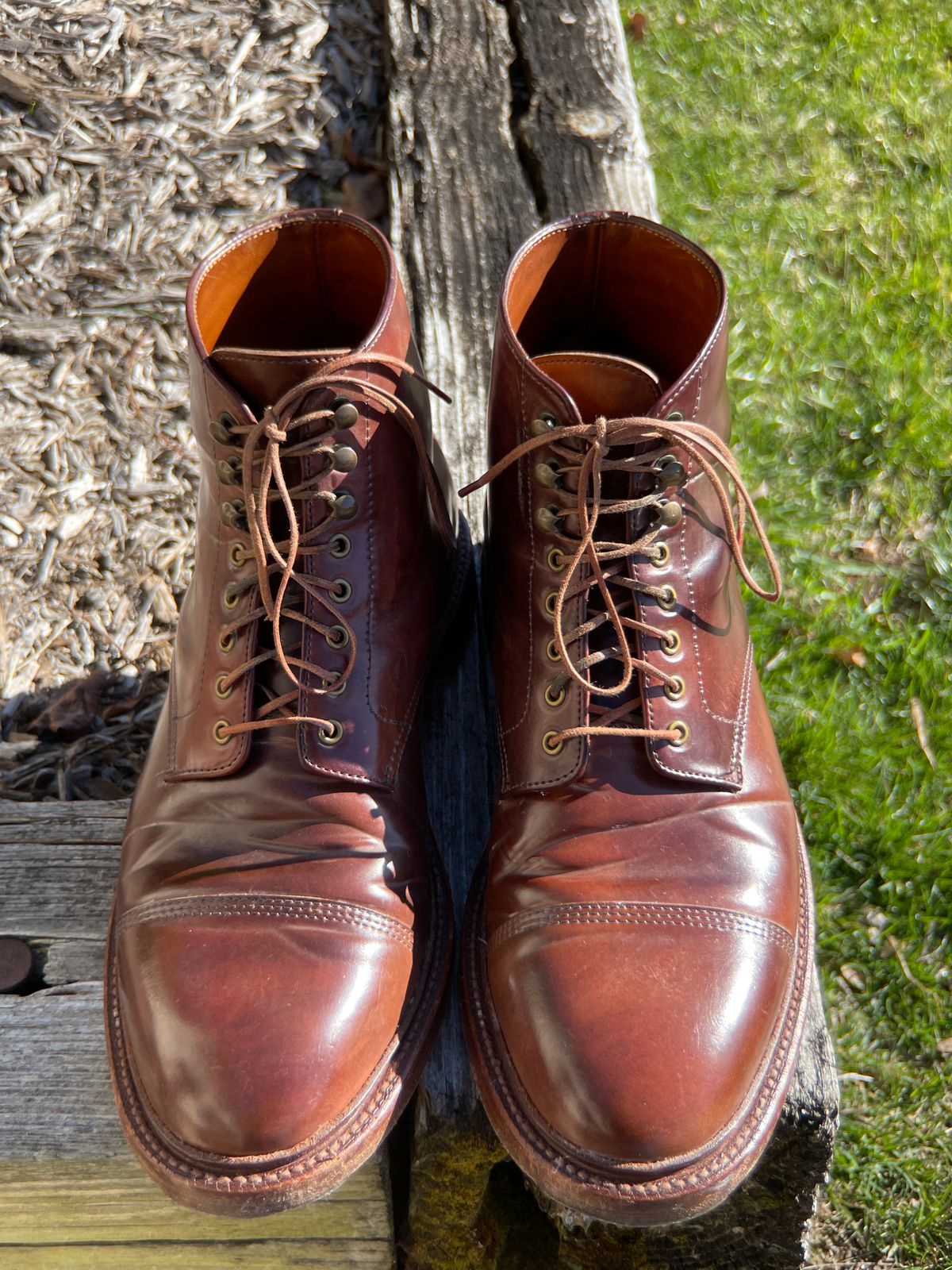Photo by K_J_M_51 on April 3, 2023 of the Grant Stone Cap Toe Boot in Horween Marbled Color 8 Shell Cordovan.