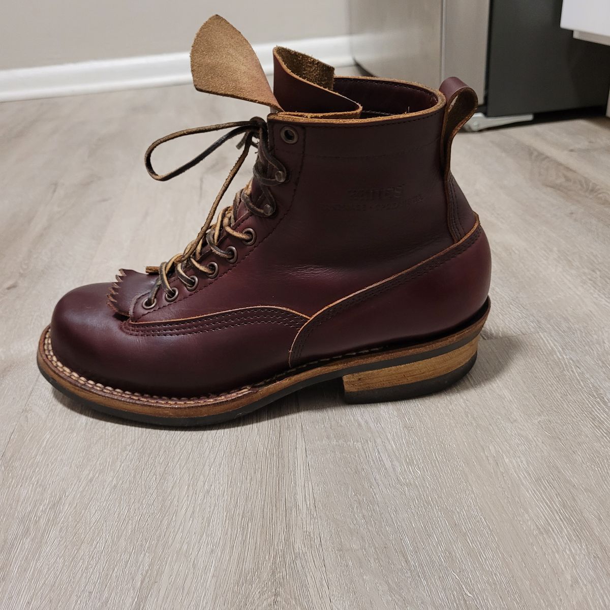 Photo by mr.himothy on October 2, 2023 of the White's 350 Cutter in Horween Burgundy Chromexcel.