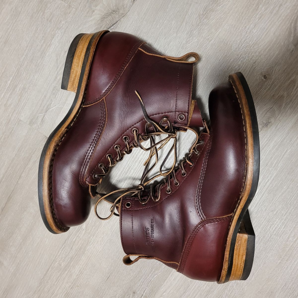 Photo by mr.himothy on October 2, 2023 of the White's 350 Cutter in Horween Burgundy Chromexcel.
